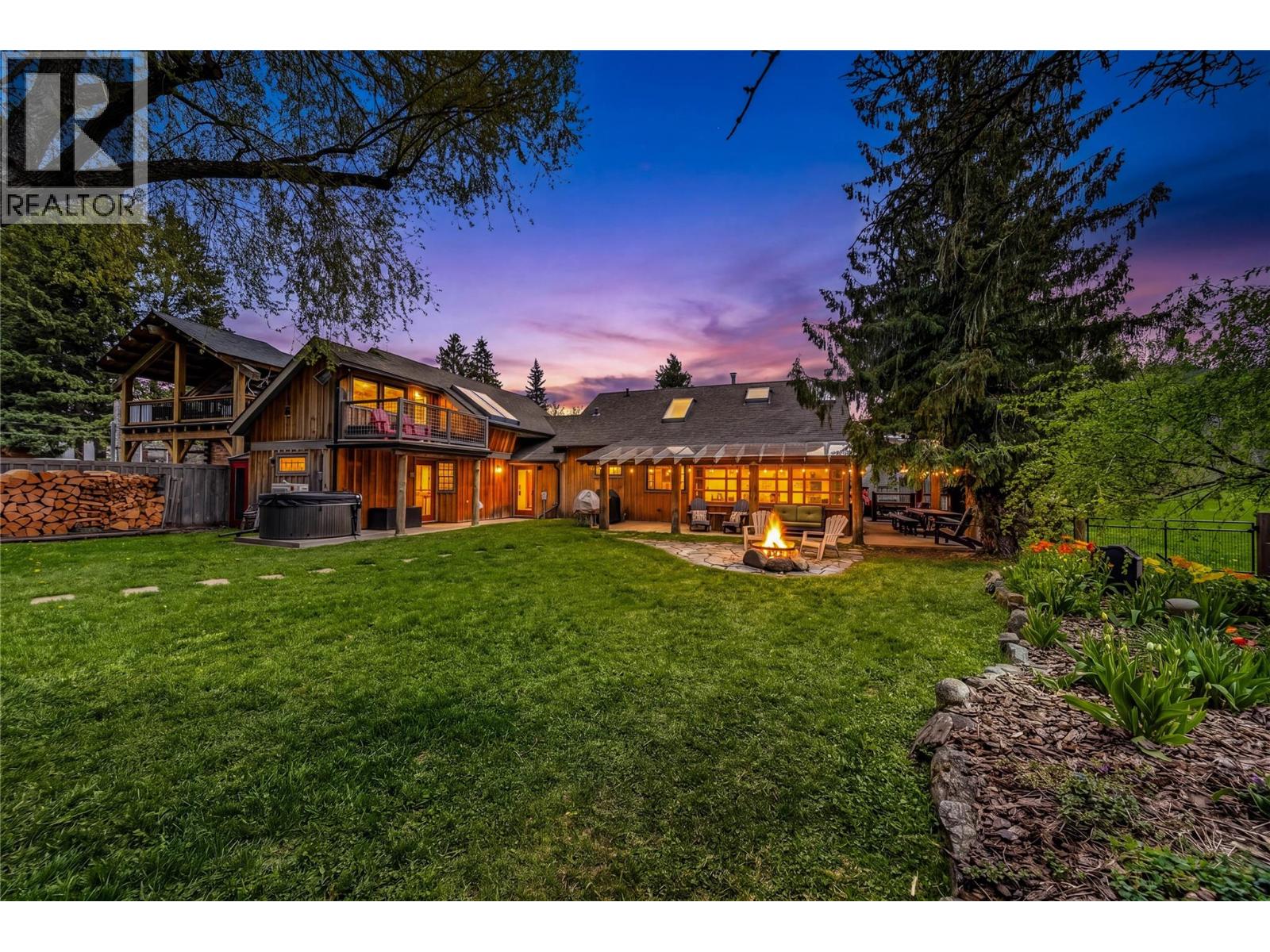 54 COMMONS Street, Fernie
