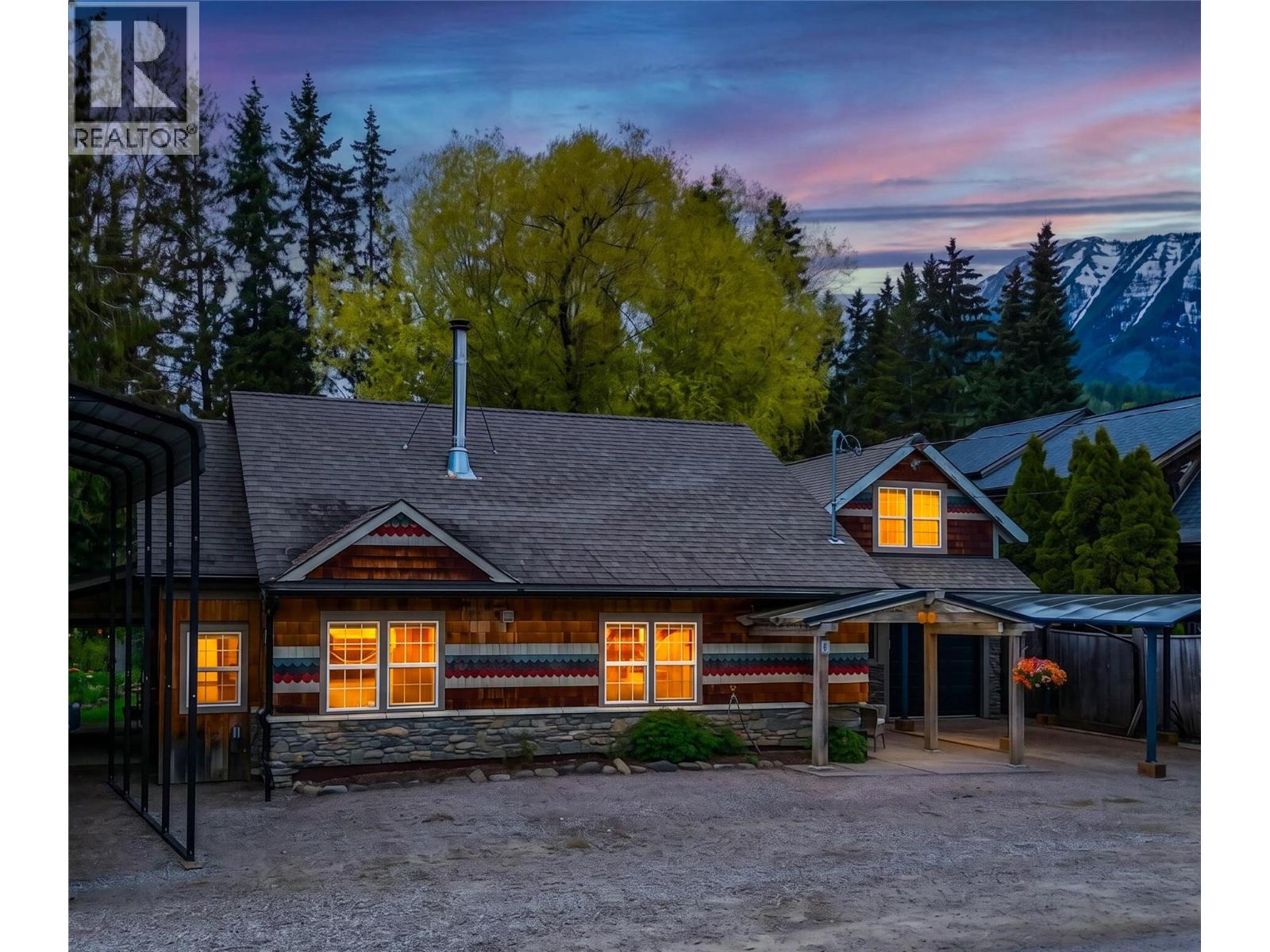 54 COMMONS Street, Fernie