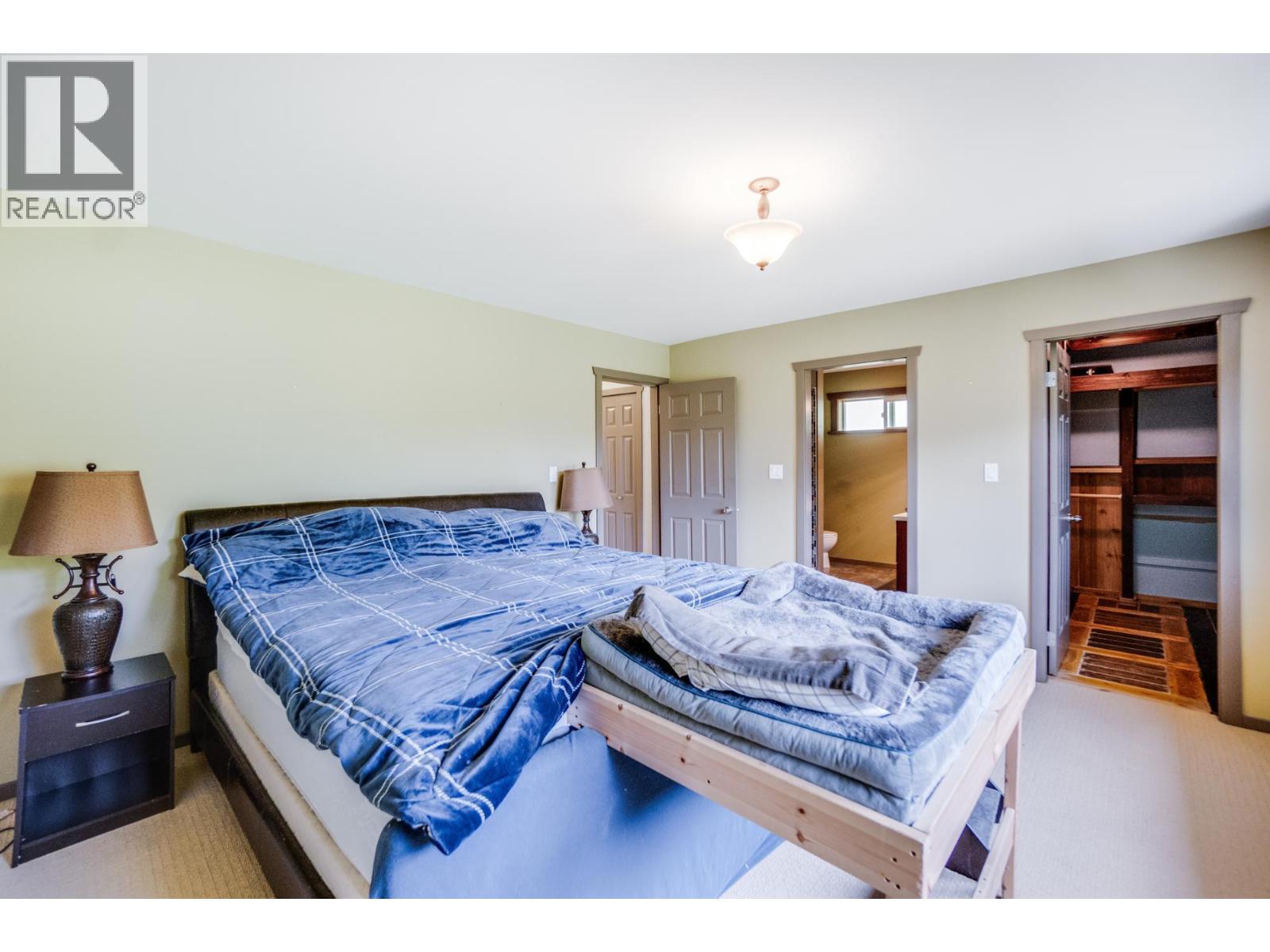 1533 WOODLAND Drive - 33