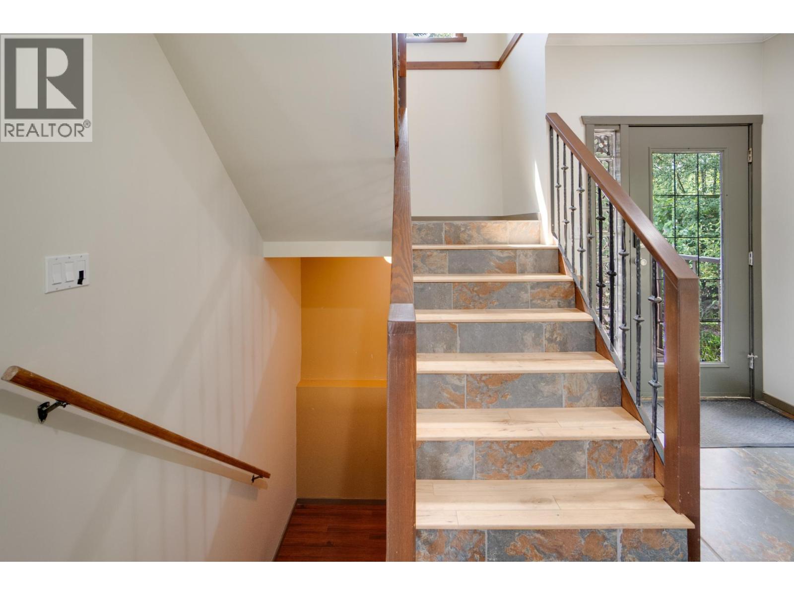 1533 WOODLAND Drive - 37