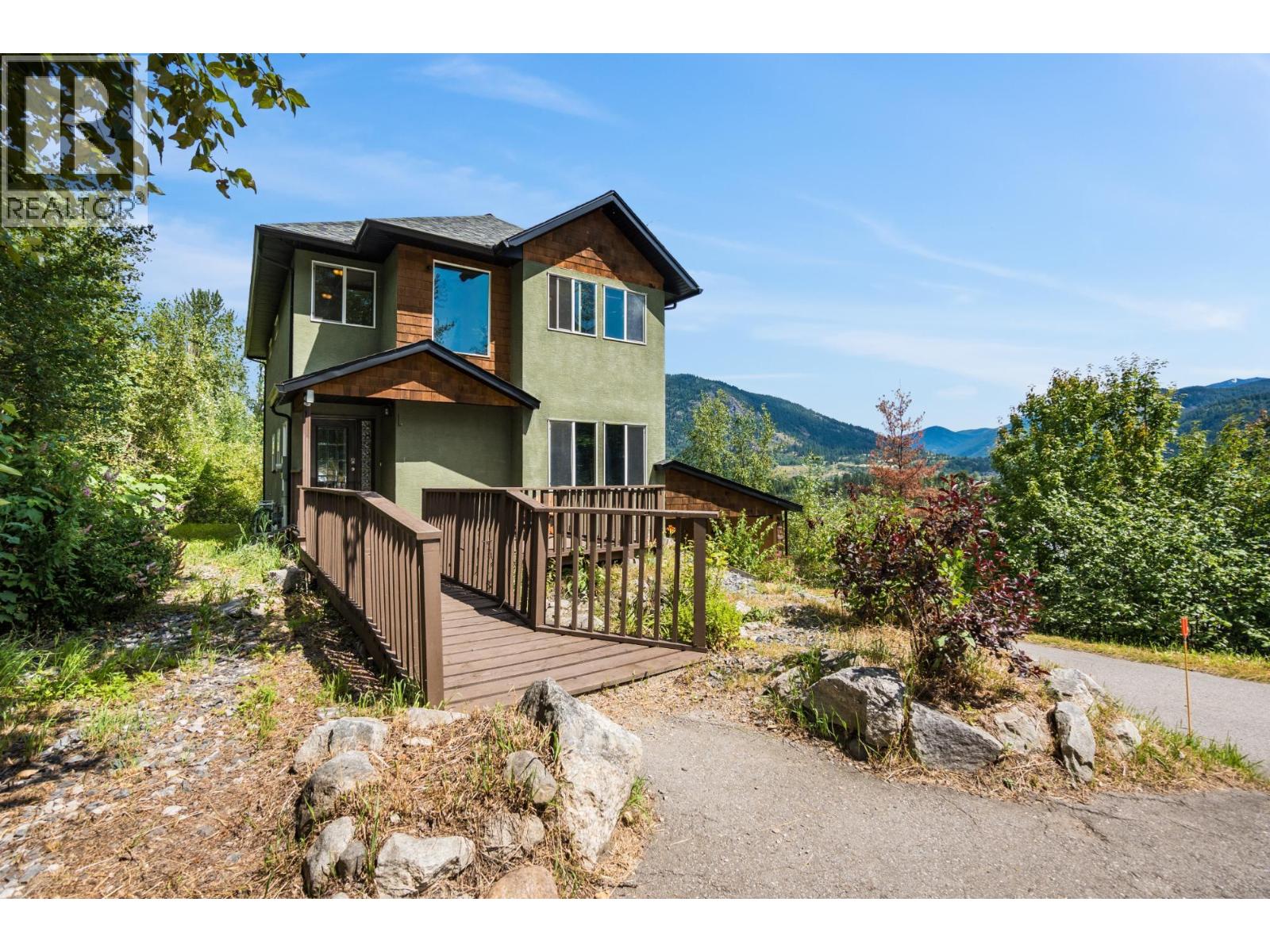 1533 WOODLAND Drive - Image 2