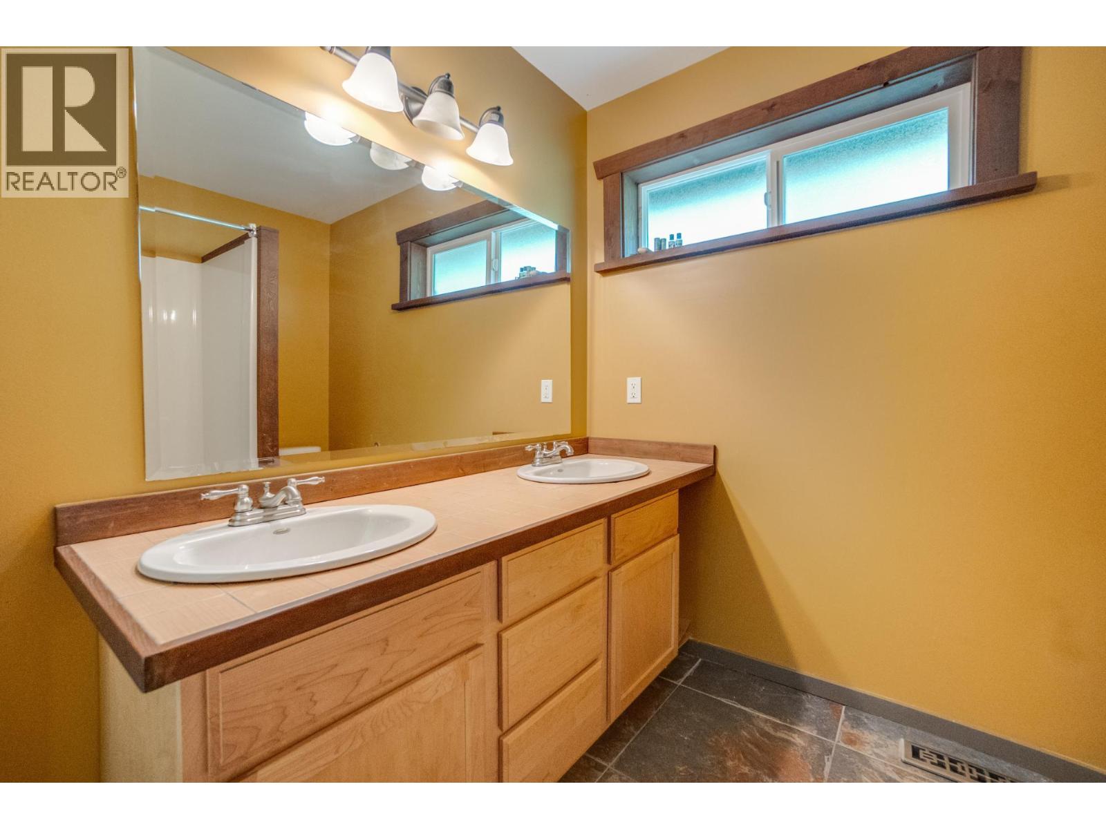 1533 WOODLAND Drive - 26