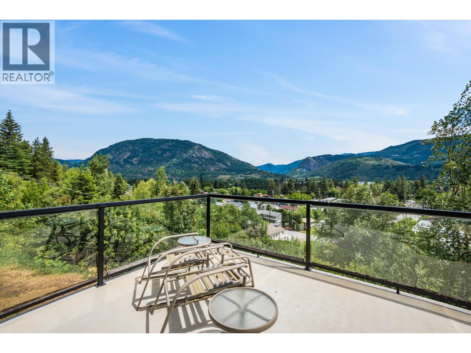 1533 WOODLAND Drive - 4