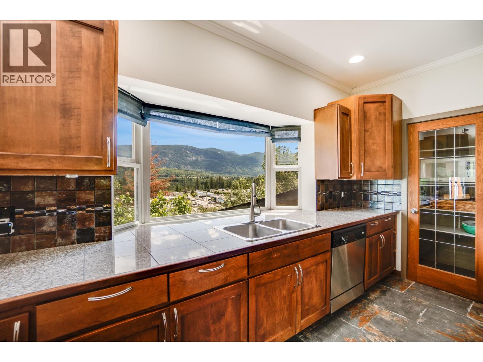 1533 WOODLAND Drive - 7