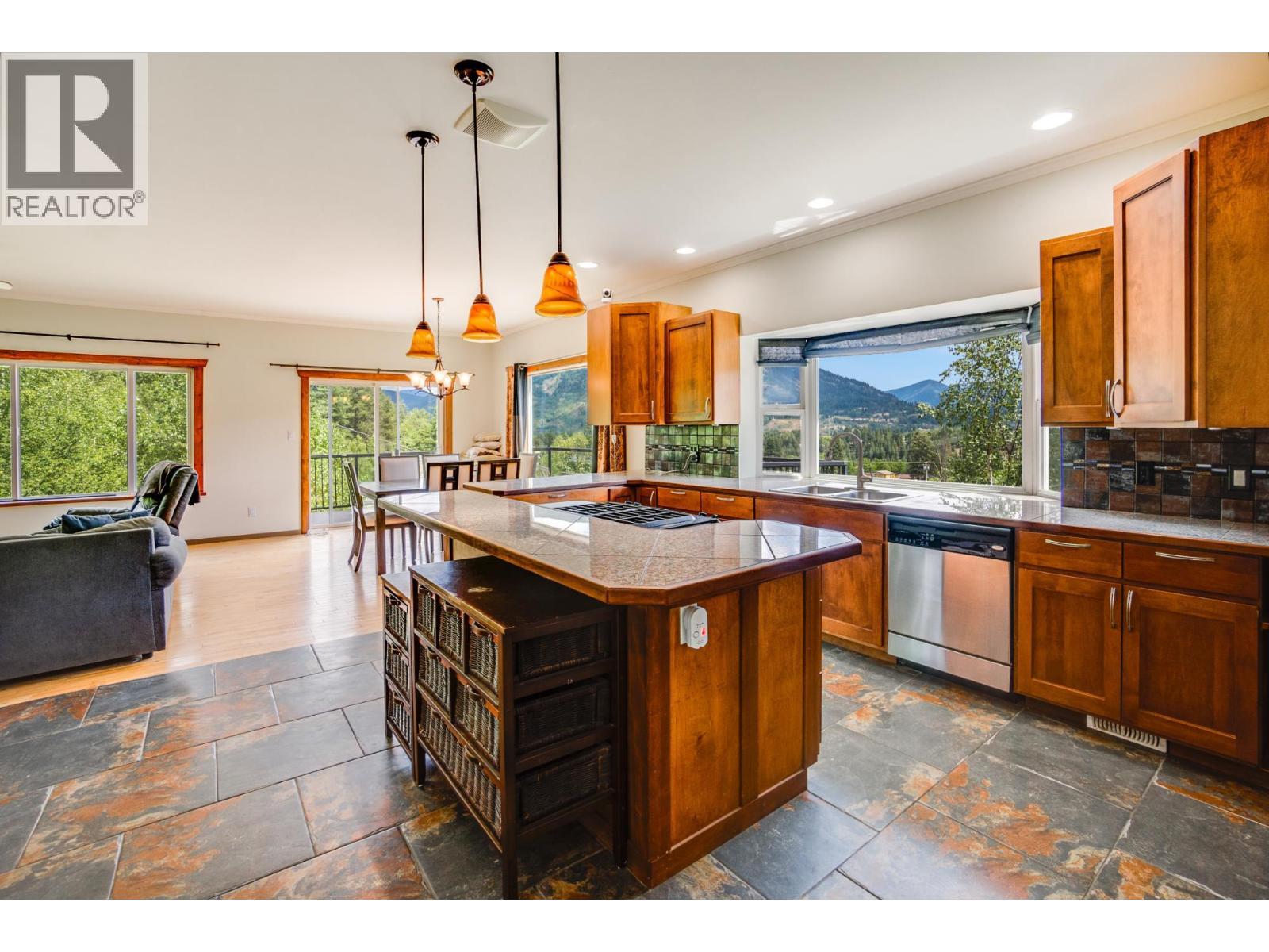 1533 WOODLAND Drive - 5
