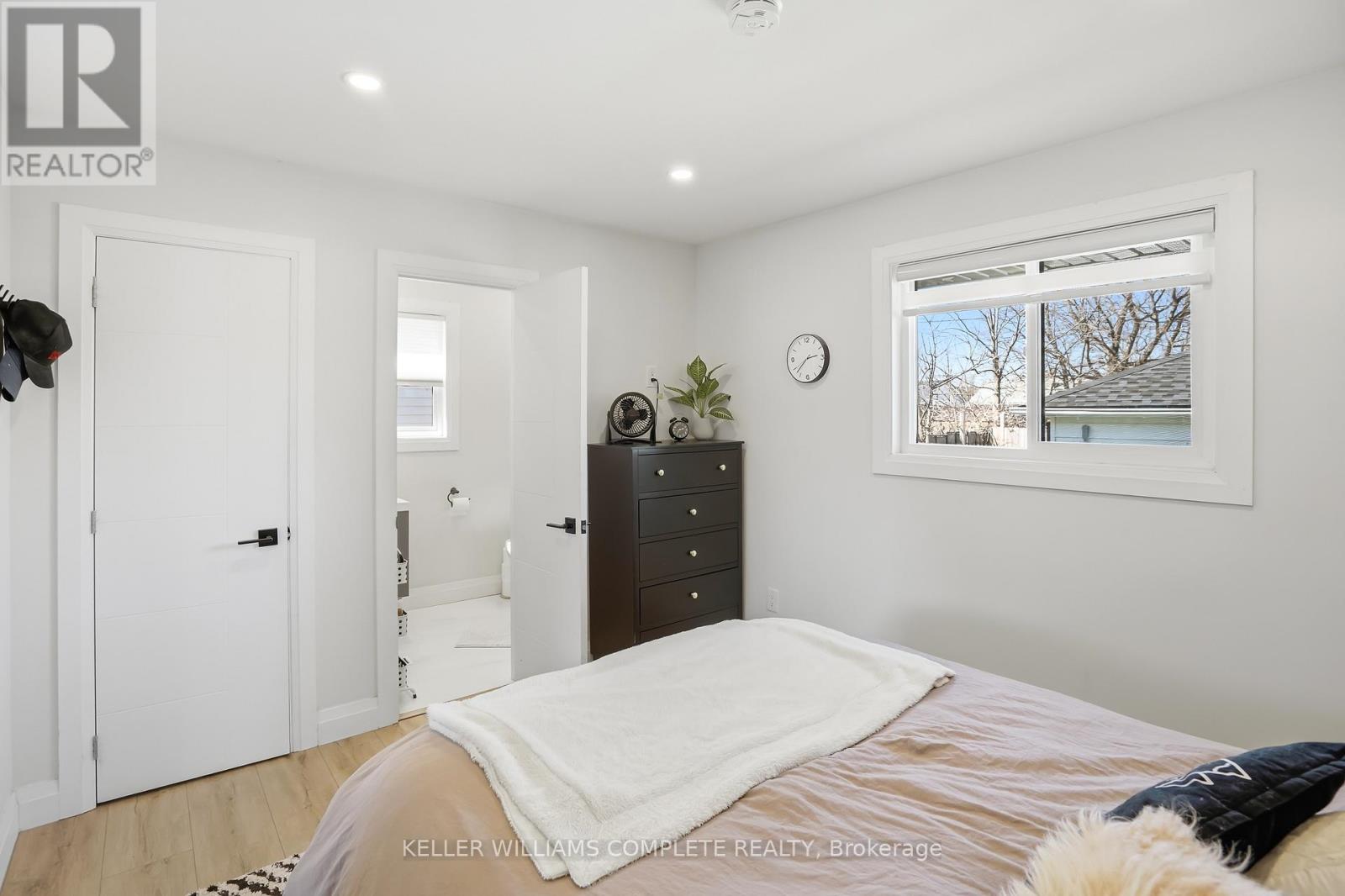 328 DUFFERIN STREET - 19