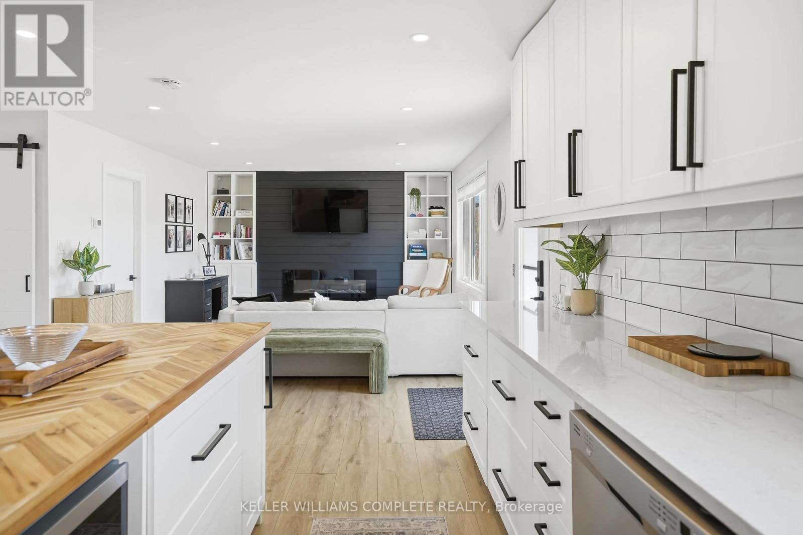 328 DUFFERIN STREET - 14