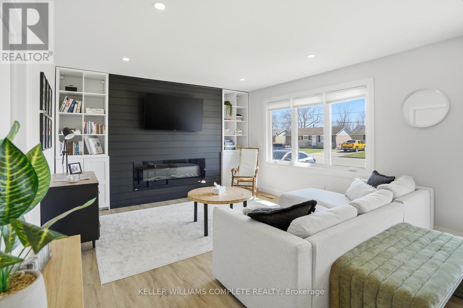 328 DUFFERIN STREET - 4