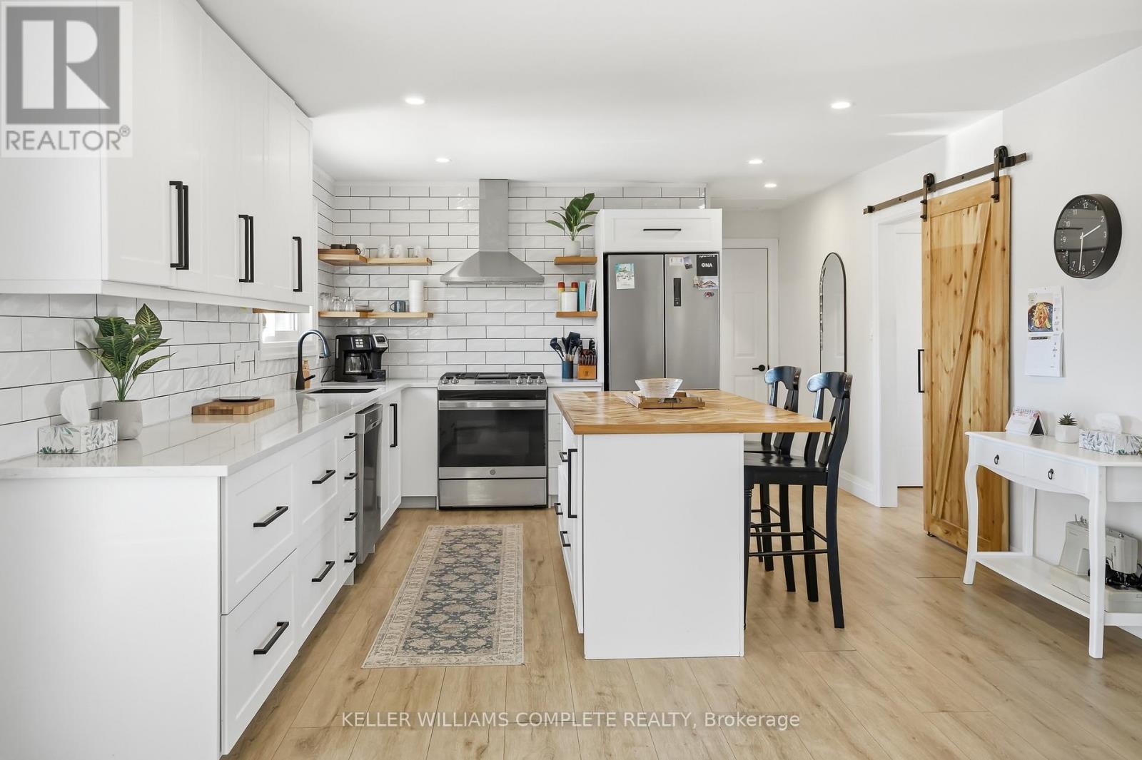 328 DUFFERIN STREET - 8