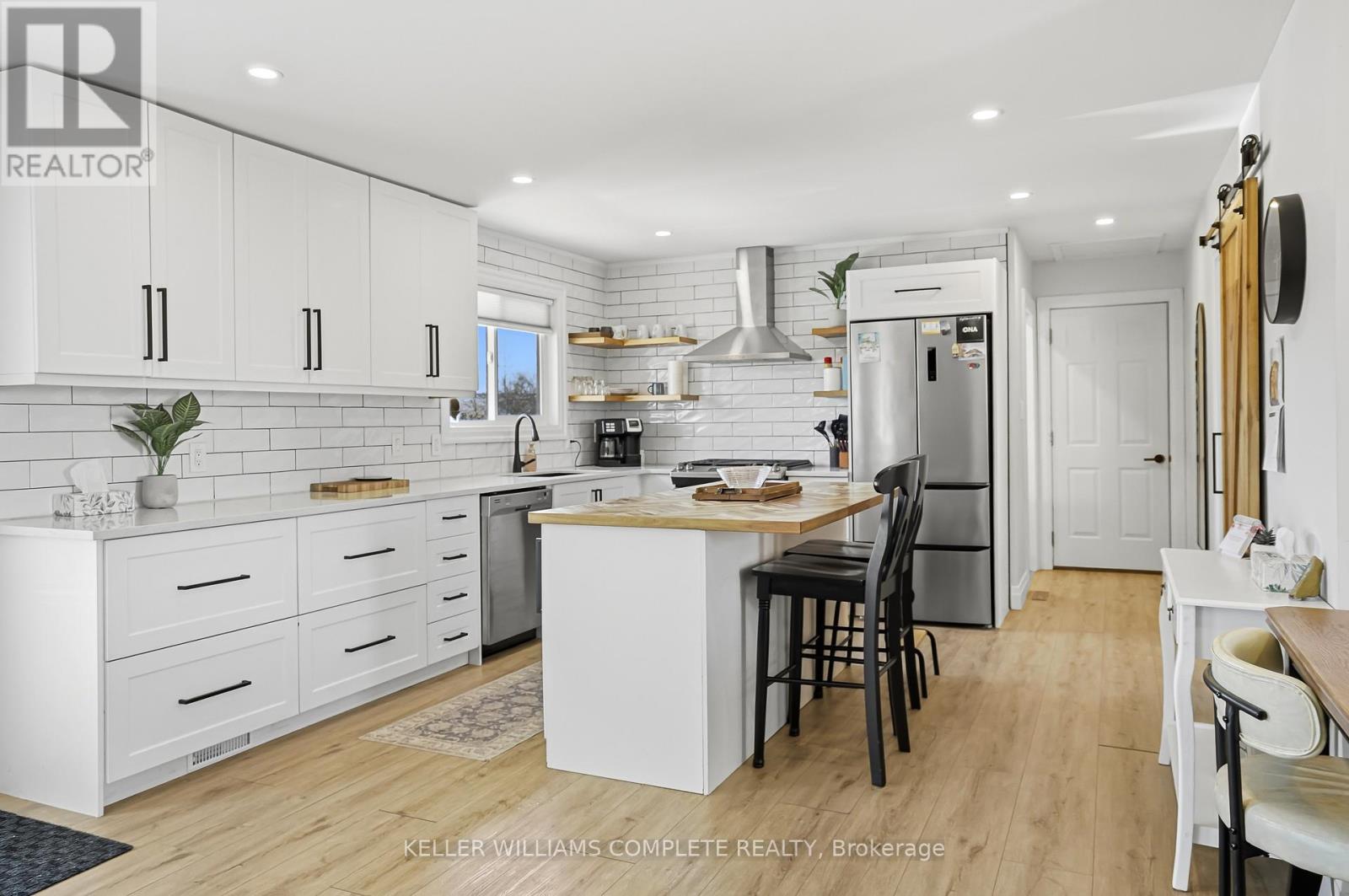 328 DUFFERIN STREET - 9