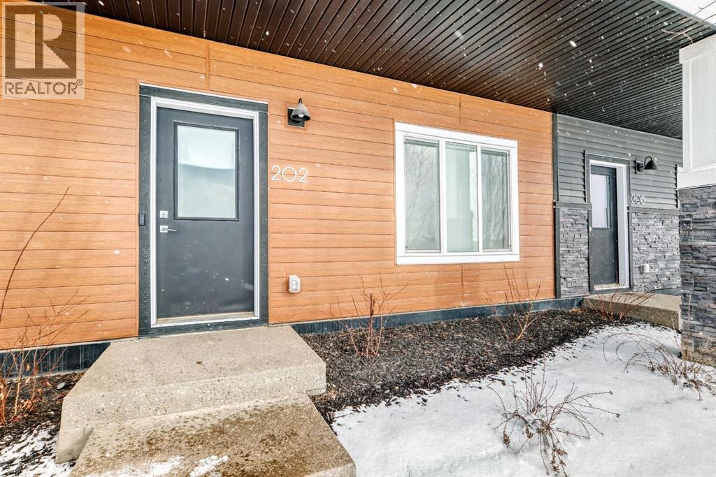 202 CREEKSTONE Drive SW - Image 2