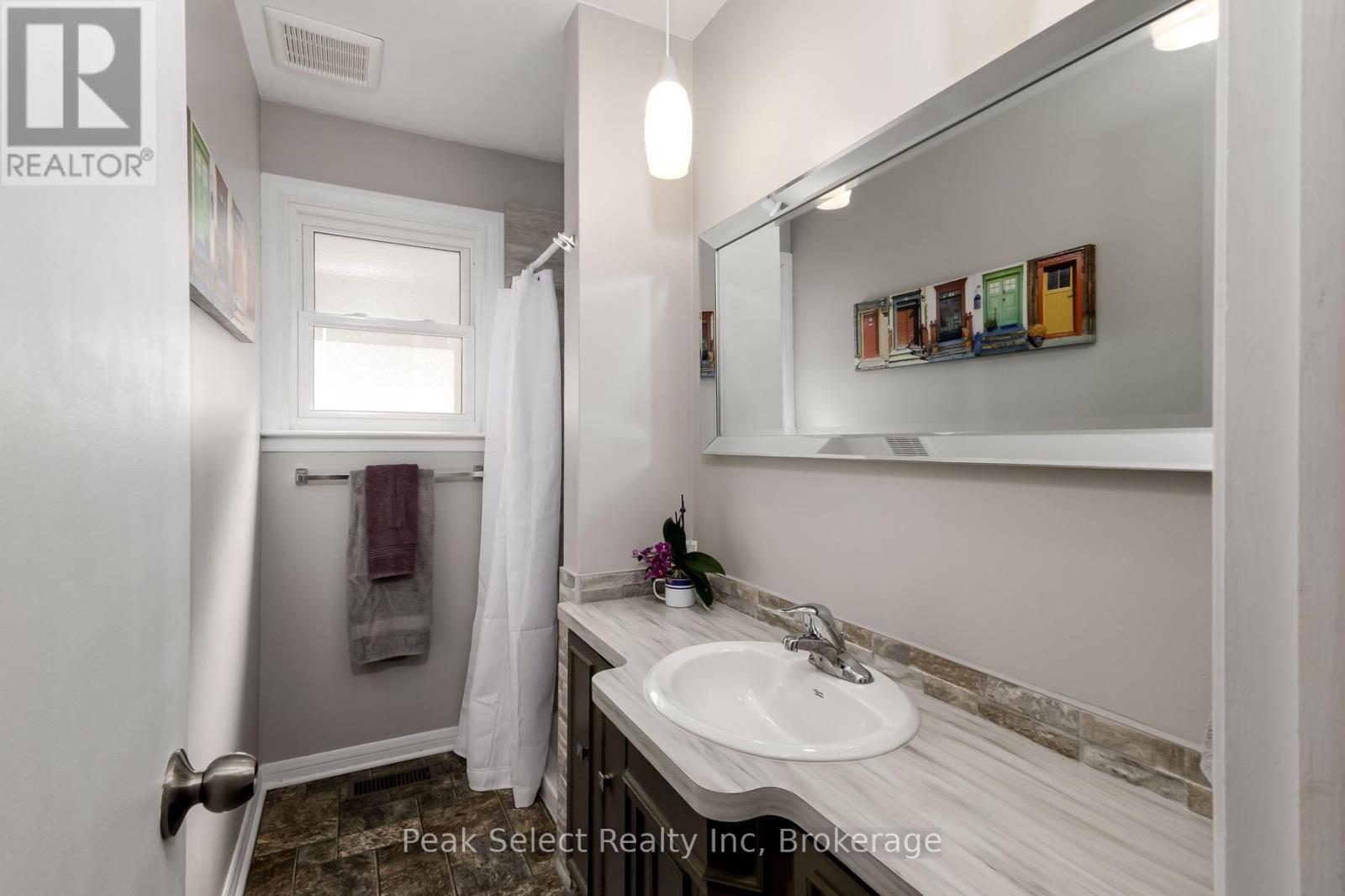 353 QUEEN STREET E - 34
