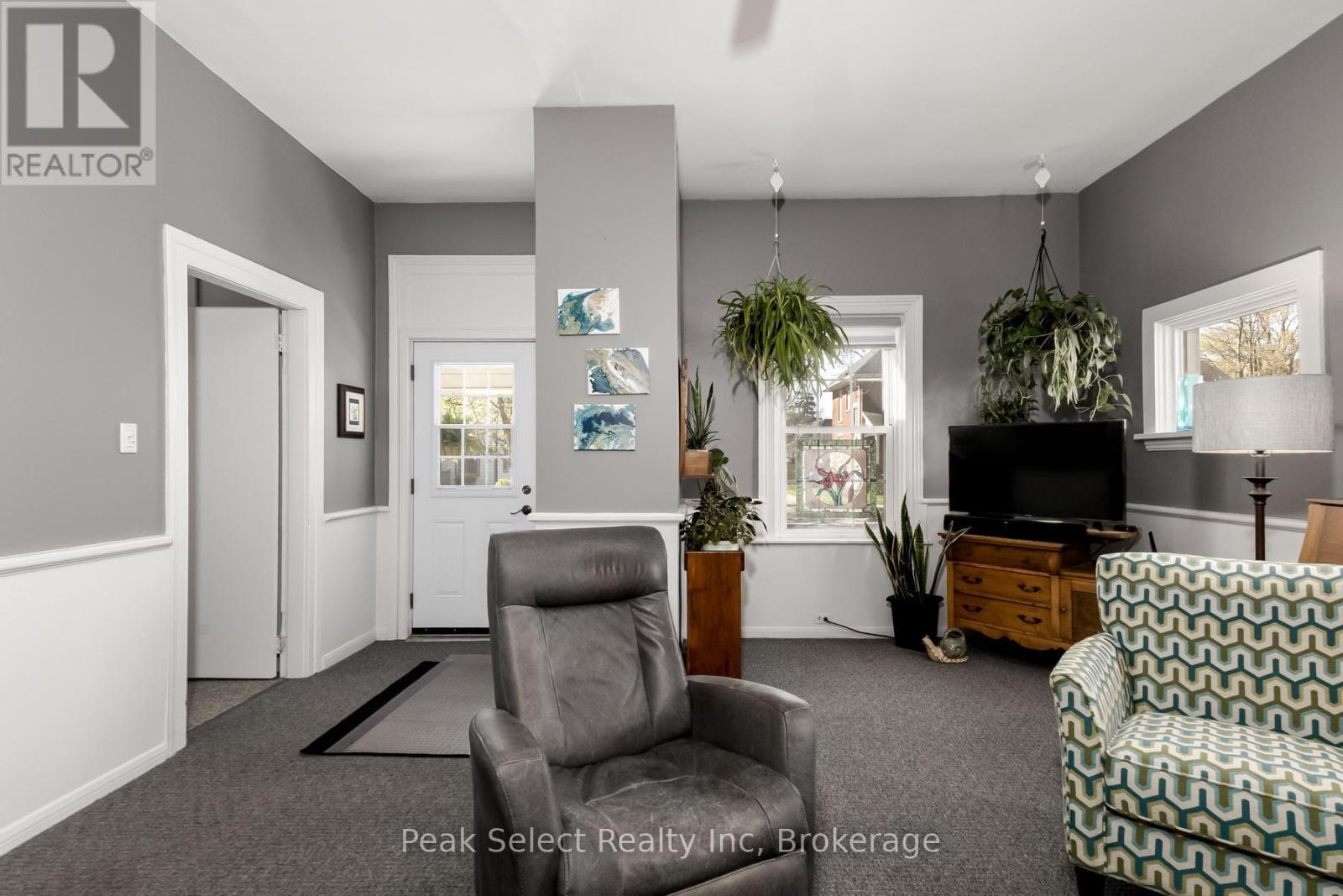 353 QUEEN STREET E - 8
