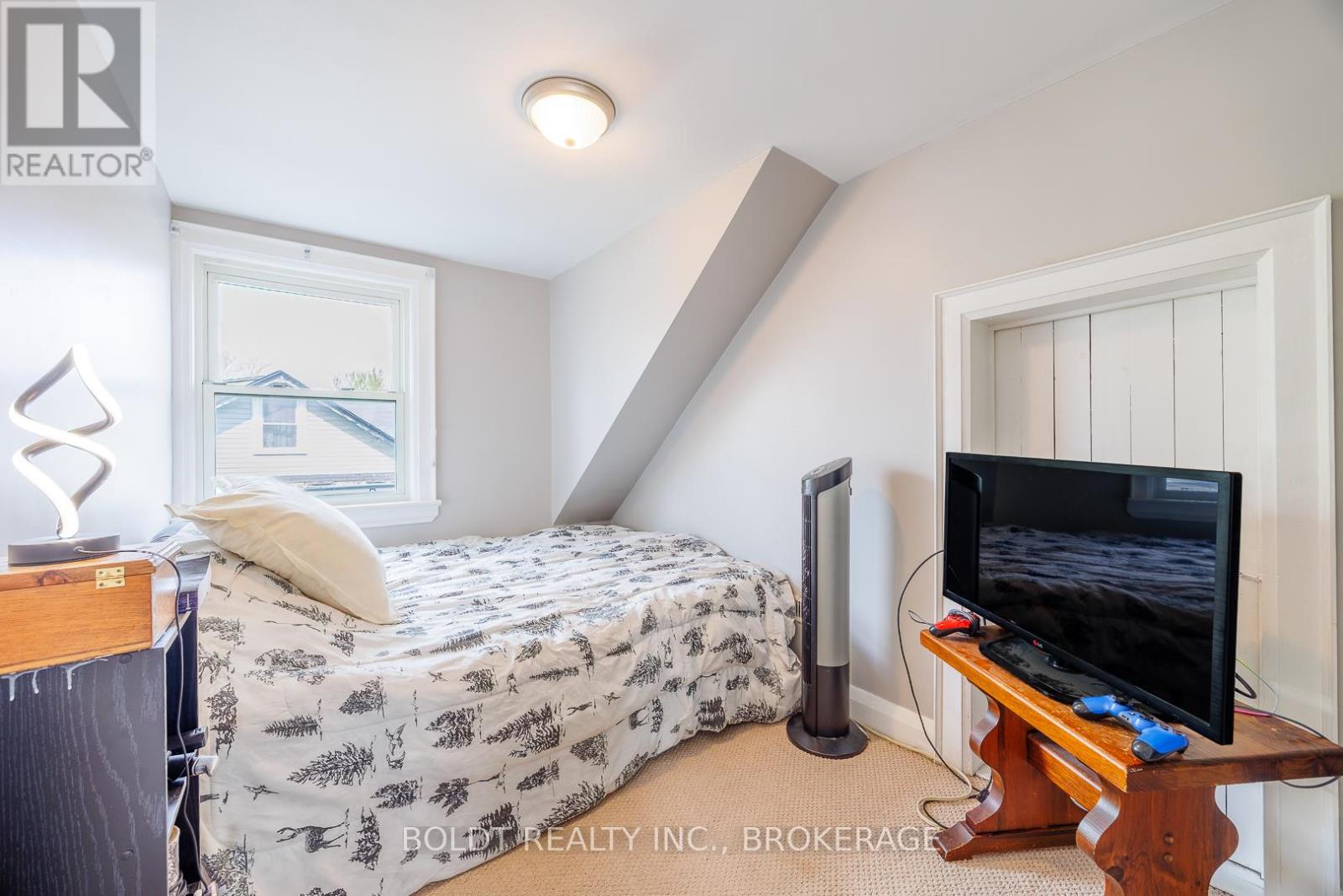 142 CLARA STREET - 18