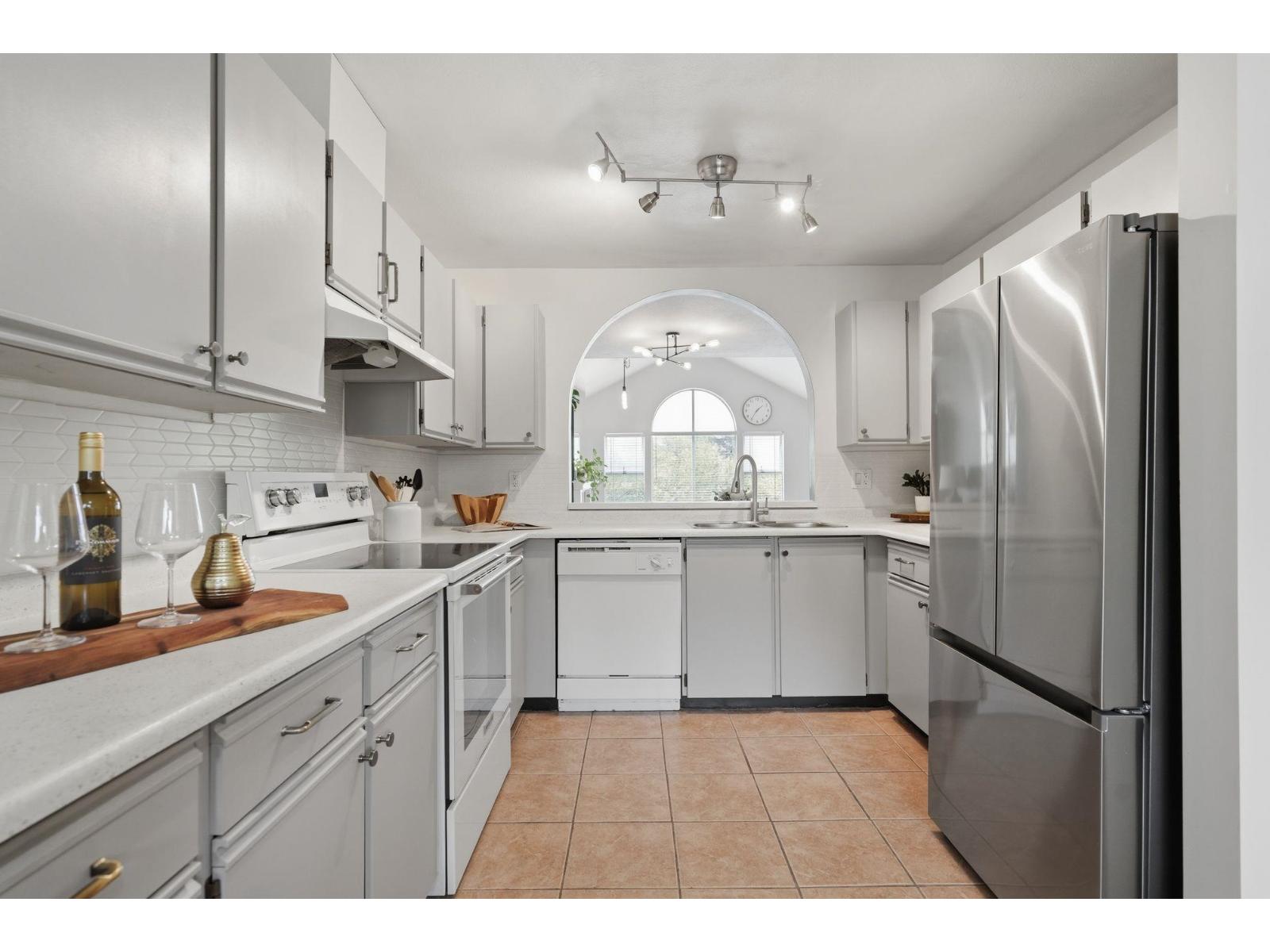 2 Bed, 2 Bath Apartment for Sale in Surrey – 22 10070 137A STREET, Surrey – MLS# R3122241 - Image 3