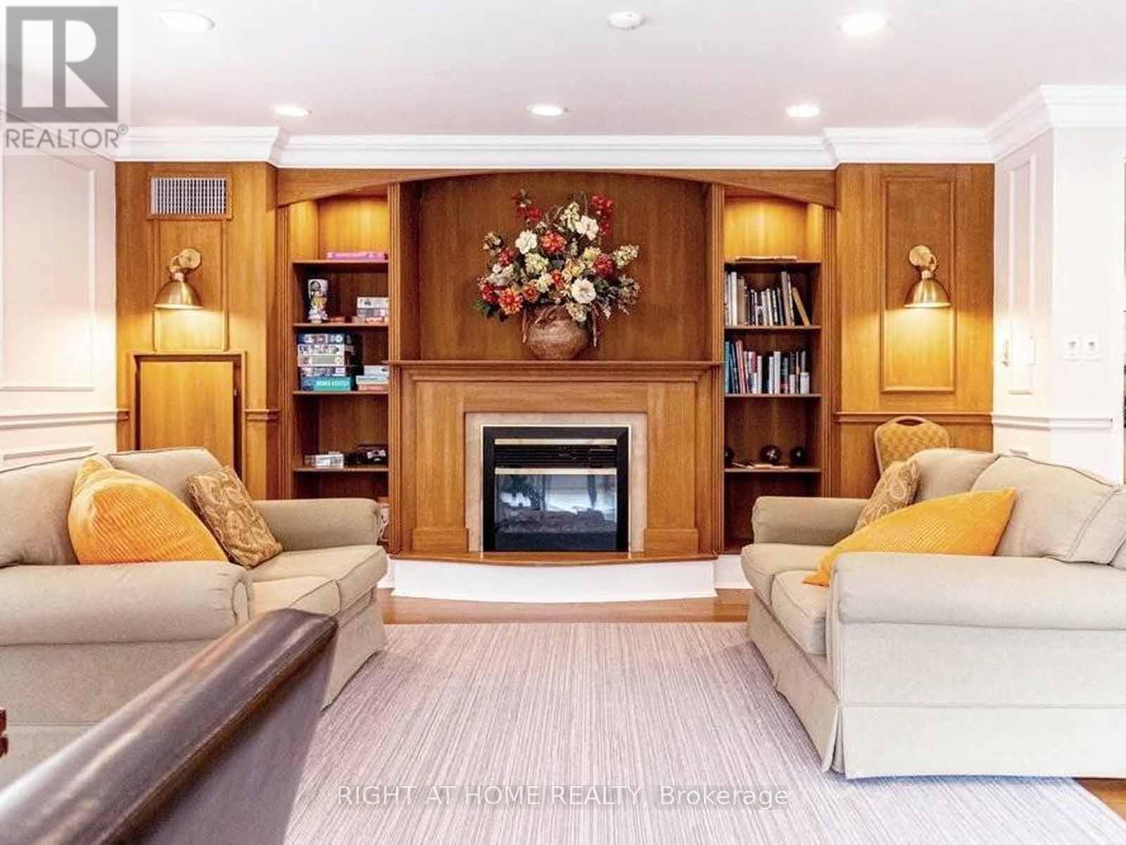 #202 2000 CREEKSIDE DRIVE - 10