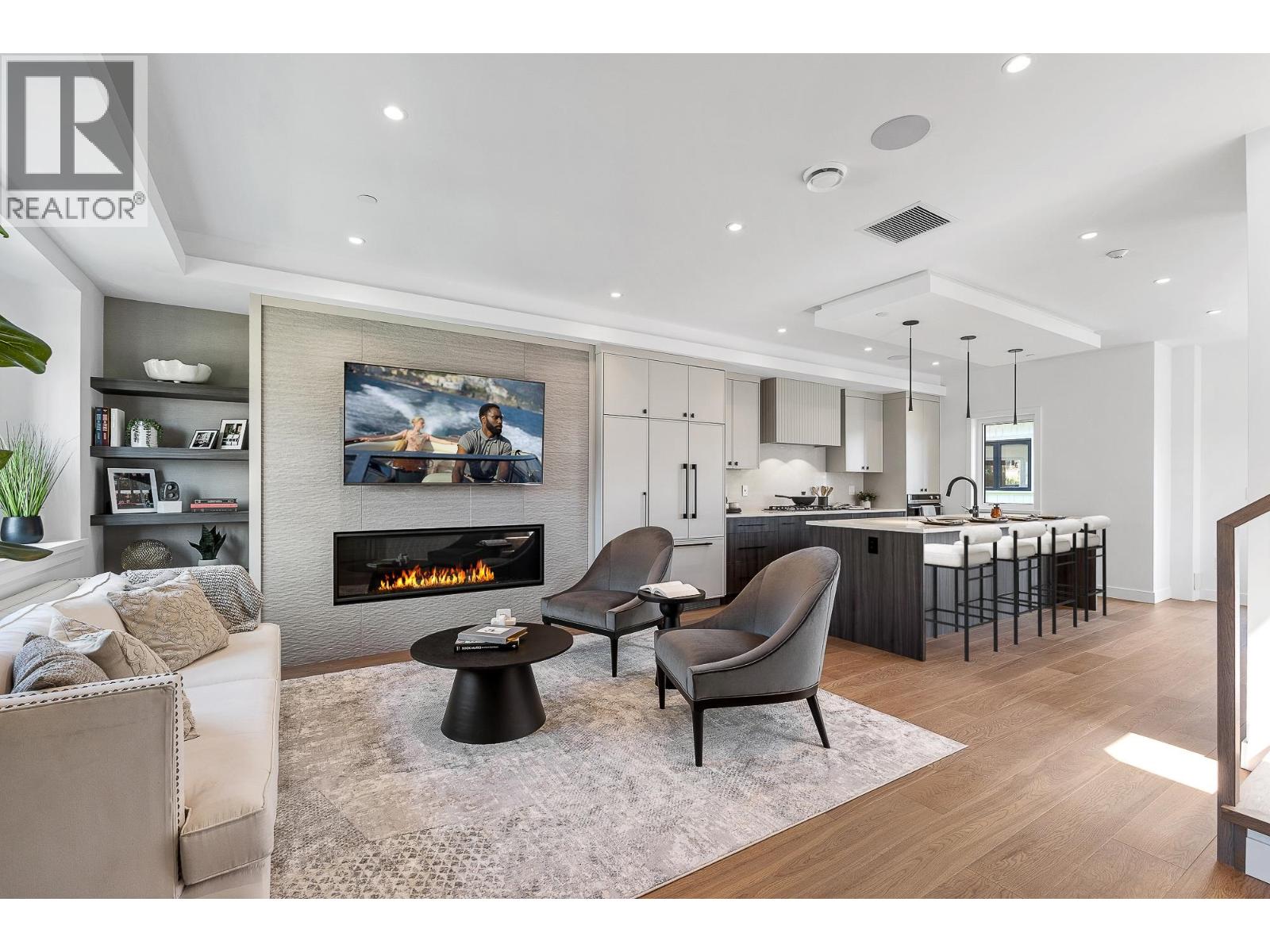 4 1860 MOORE AVENUE, Burnaby