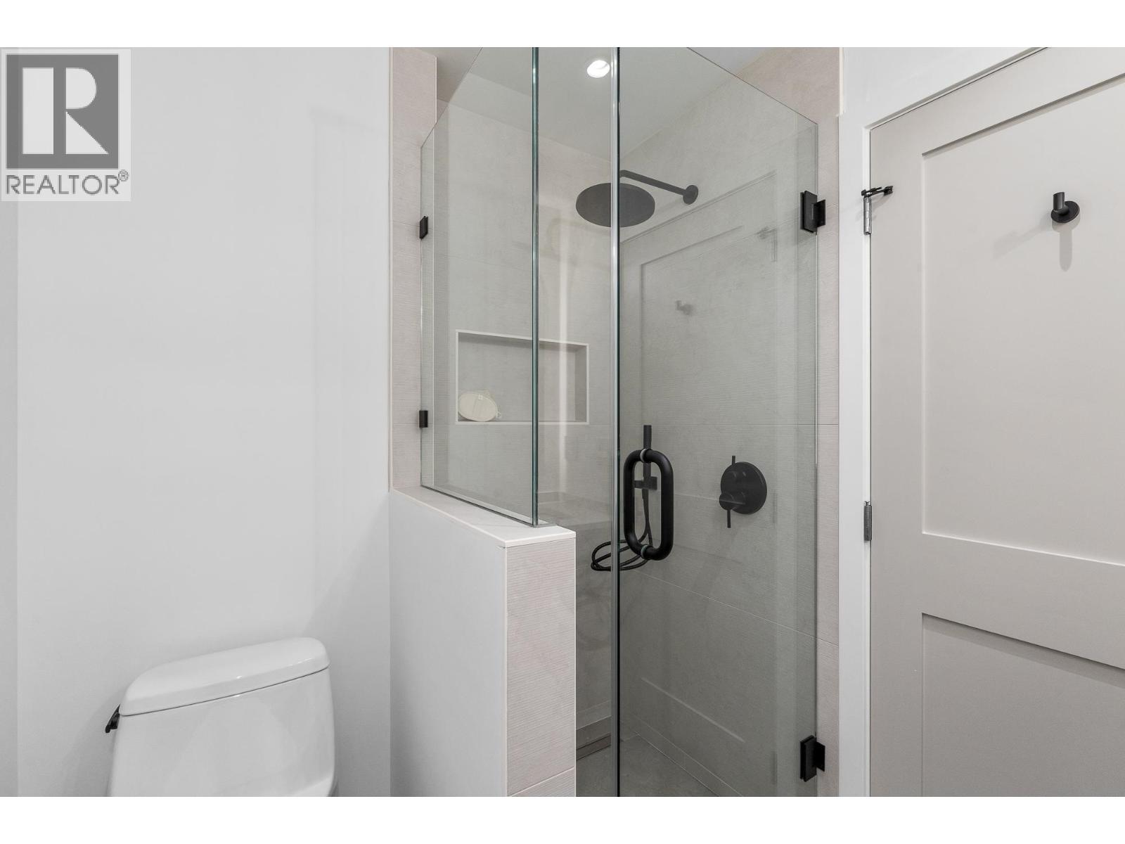 4 1860 MOORE AVENUE, Burnaby
