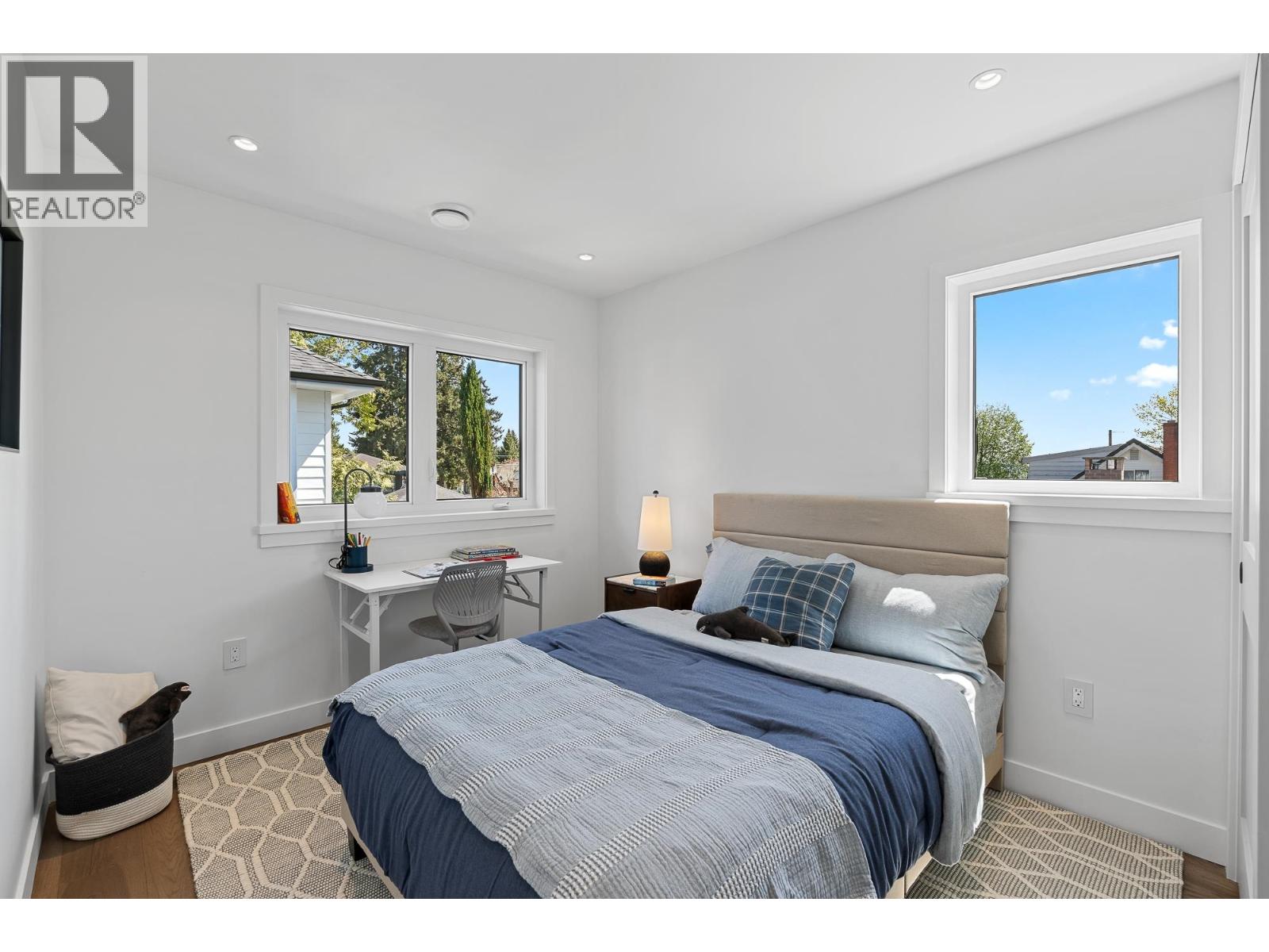 4 1860 MOORE AVENUE, Burnaby