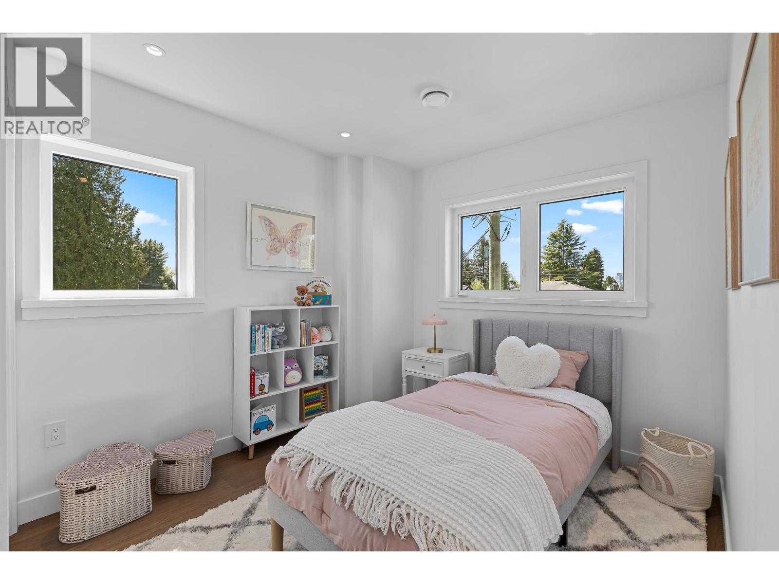 4 1860 MOORE AVENUE, Burnaby