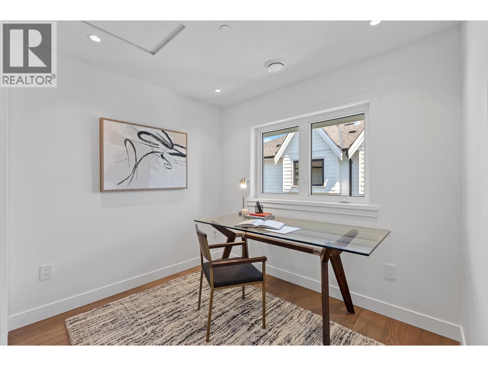 4 1860 MOORE AVENUE, Burnaby