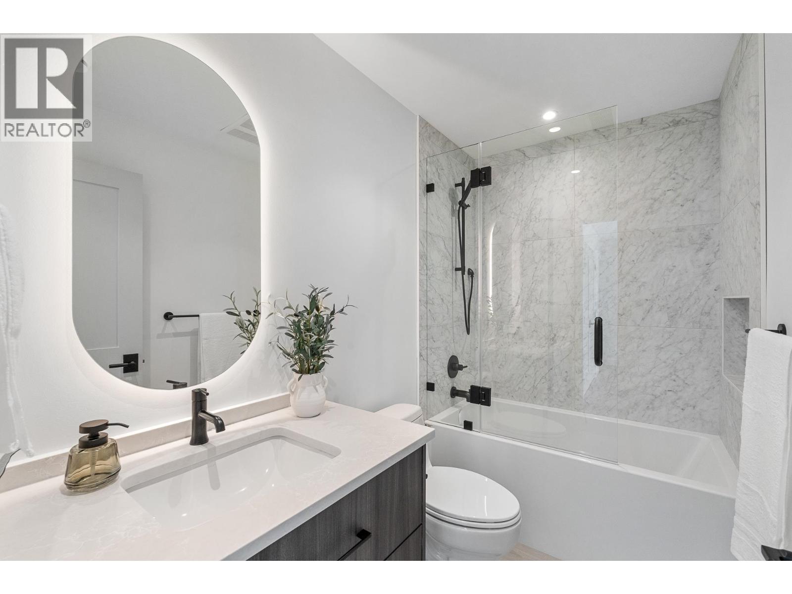4 1860 MOORE AVENUE, Burnaby