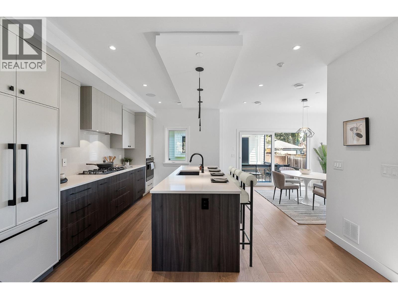 4 1860 MOORE AVENUE, Burnaby