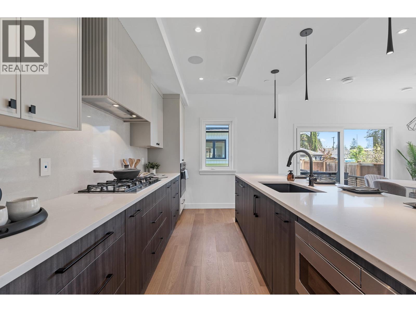 4 1860 MOORE AVENUE, Burnaby