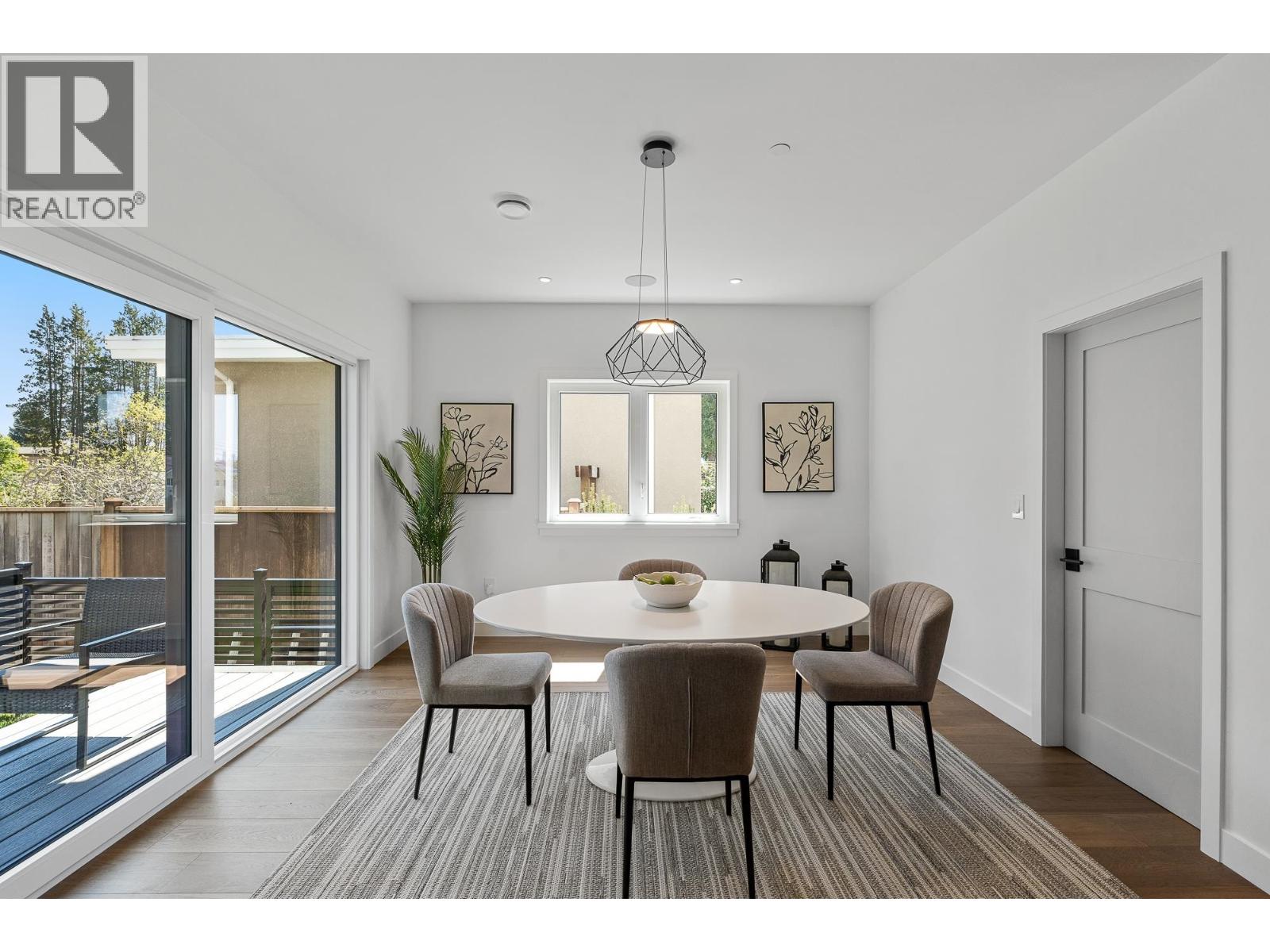 4 1860 MOORE AVENUE, Burnaby