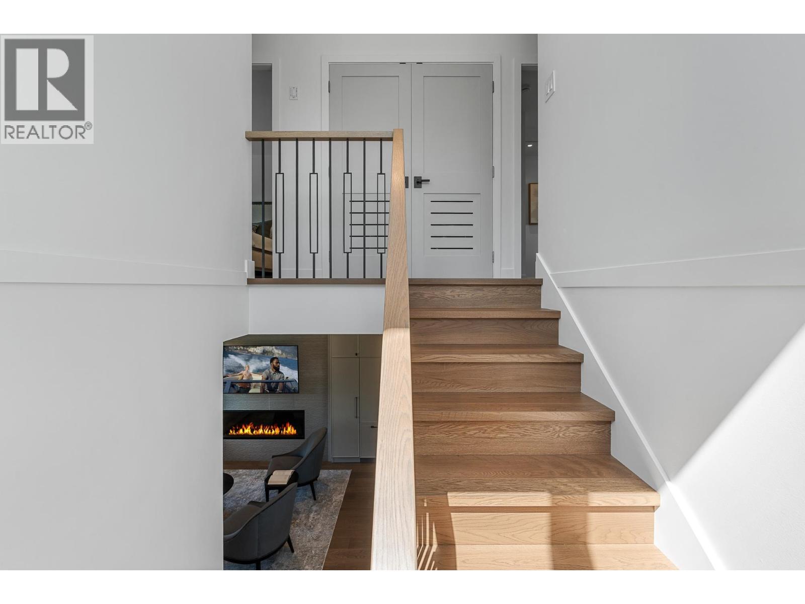4 1860 MOORE AVENUE, Burnaby