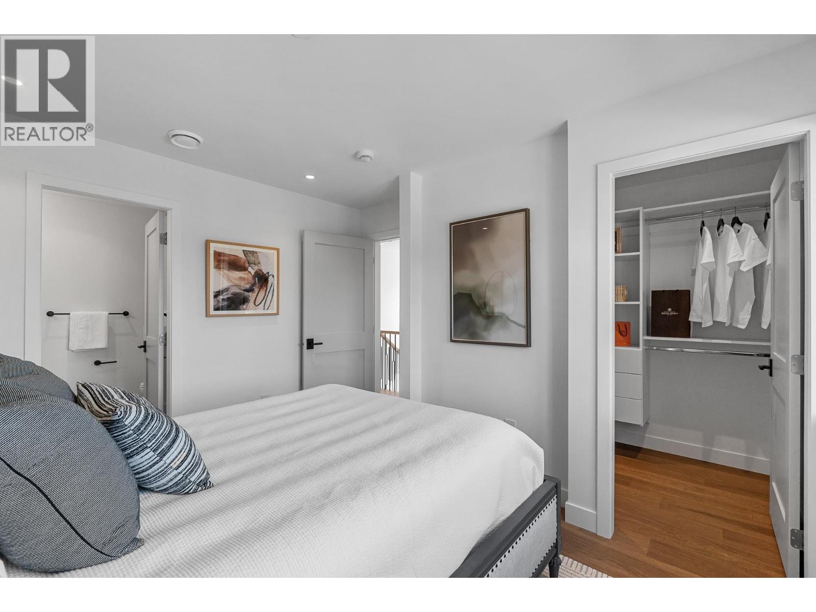 4 1860 MOORE AVENUE, Burnaby