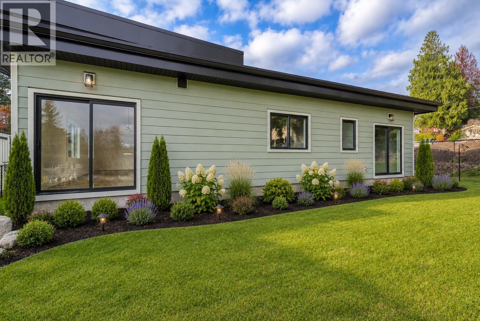 5416 STELLAR WAY, Sechelt