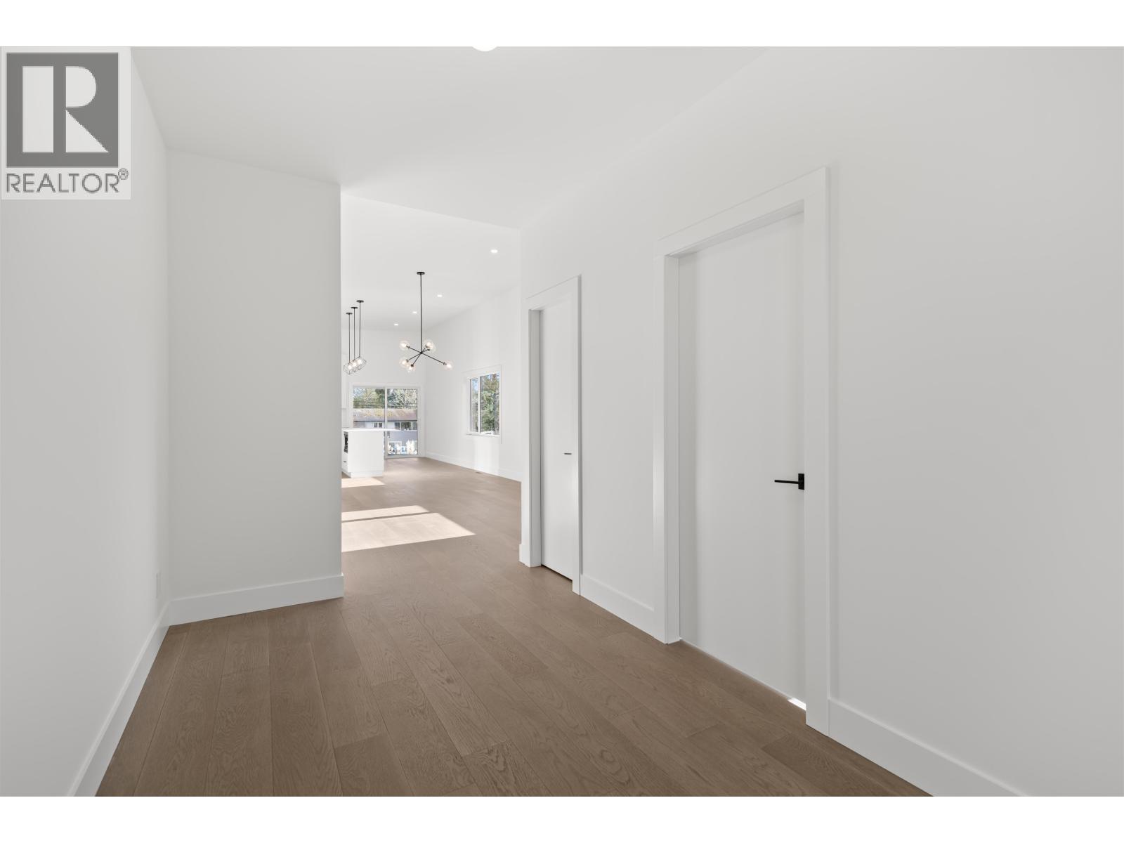 5416 STELLAR WAY, Sechelt