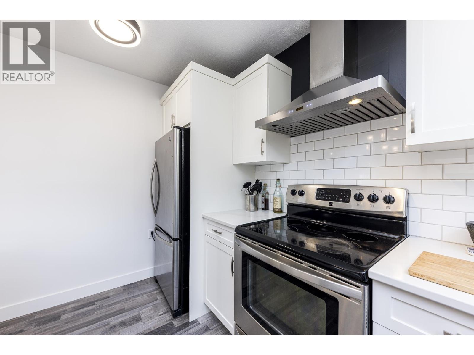 3132 LONSDALE AVENUE, North Vancouver