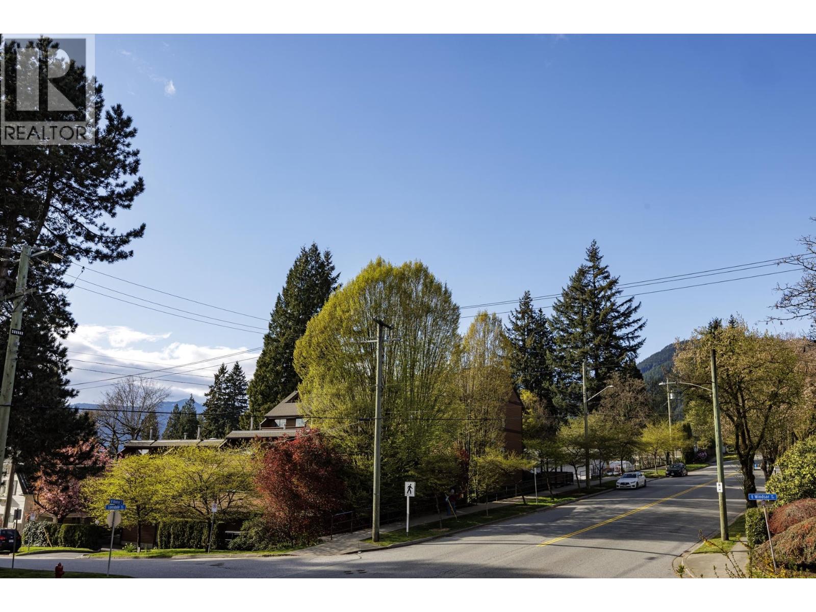 3132 LONSDALE AVENUE, North Vancouver