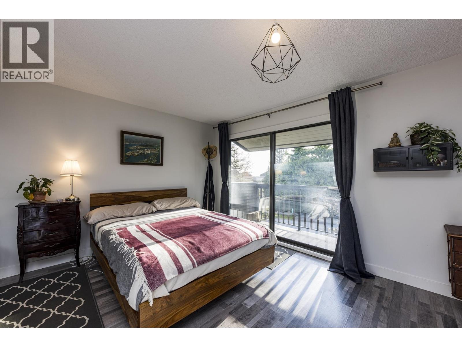 3132 LONSDALE AVENUE, North Vancouver