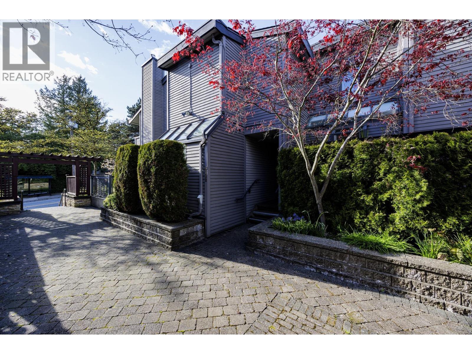 3132 LONSDALE AVENUE, North Vancouver