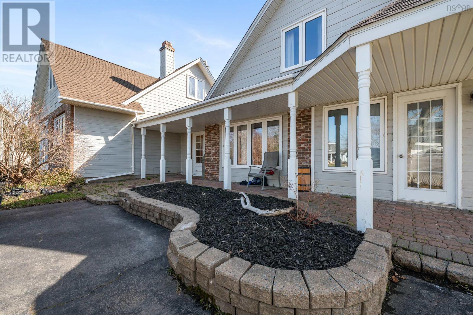 #4 Tupper Court - 1
