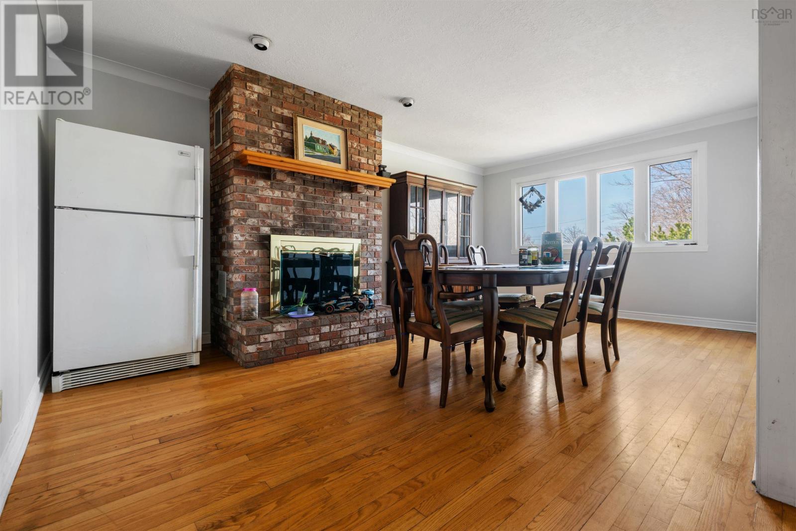 #4 Tupper Court - 38