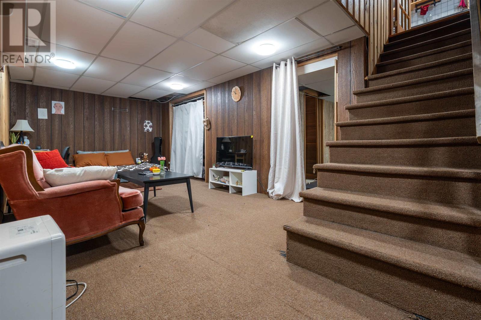 #4 Tupper Court - 32
