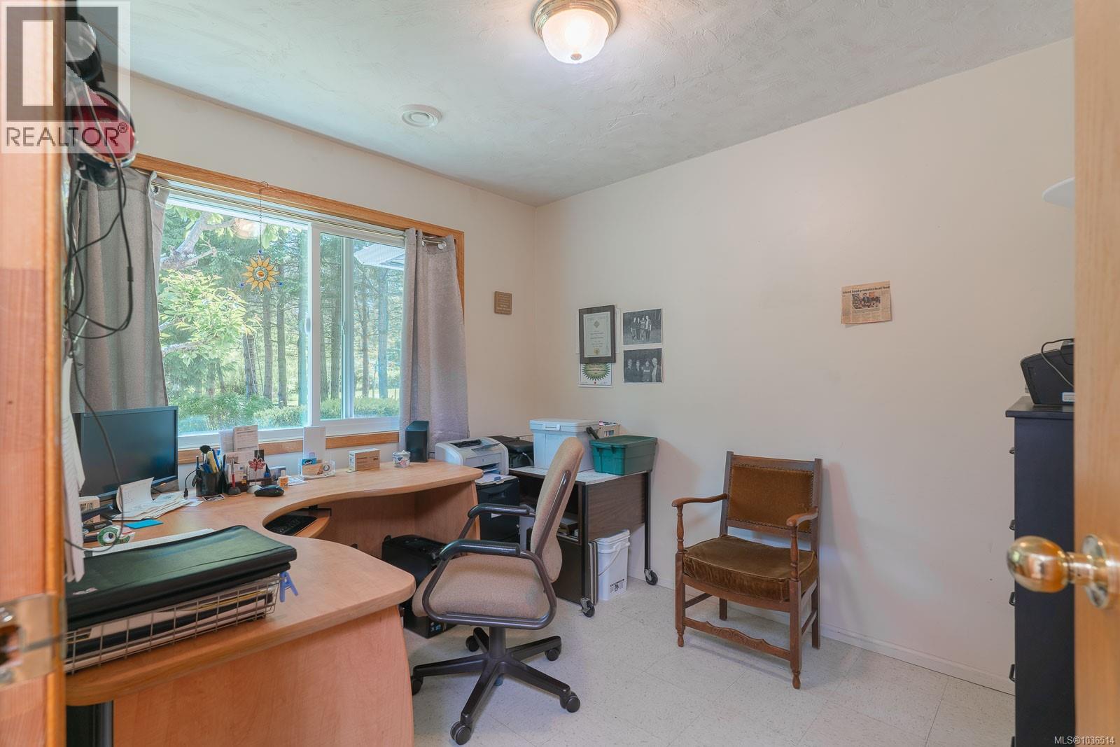 2742 Cedar Heights Cres - 27