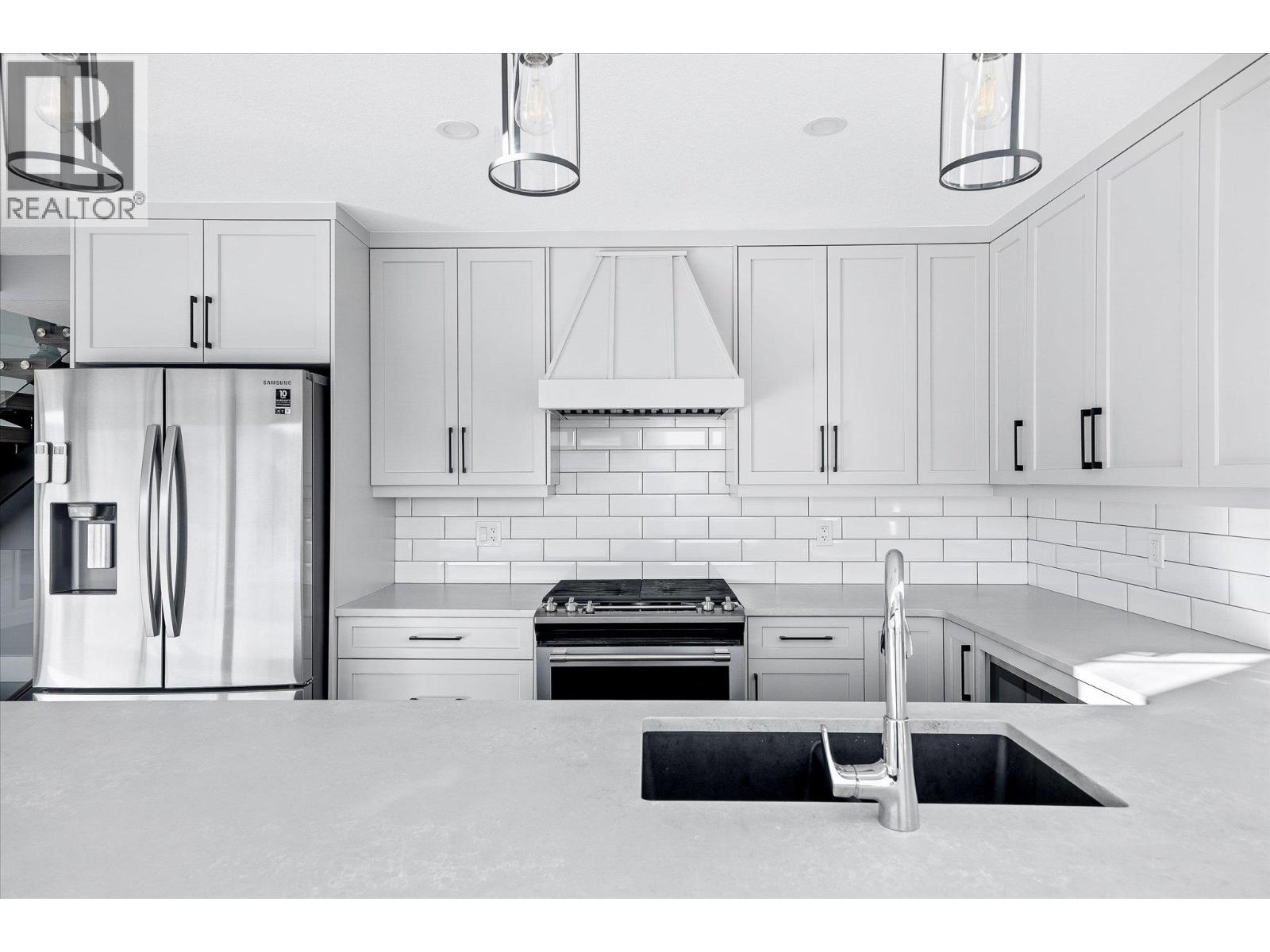 6842 Madrid Way, Kelowna