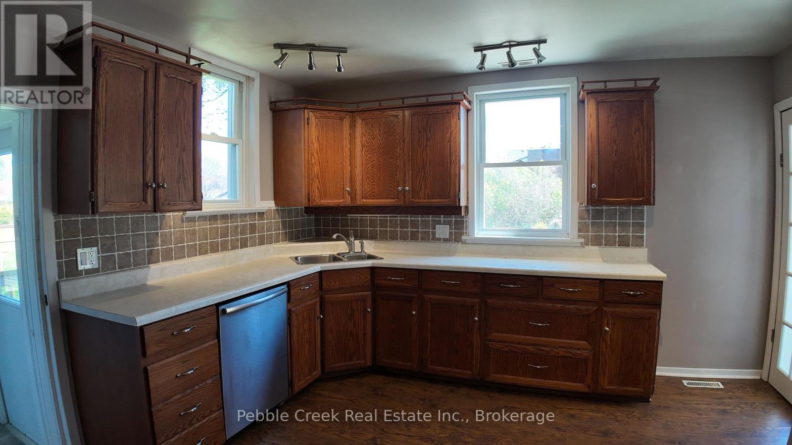 109 NAPIER STREET - 3