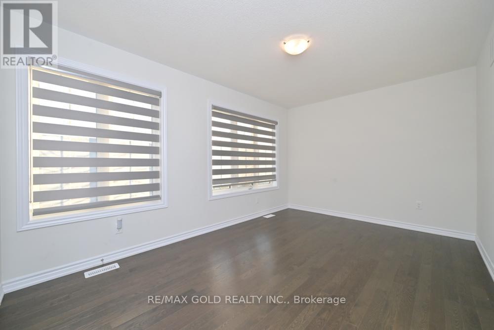 20 TAMWORTH TERRACE - 24