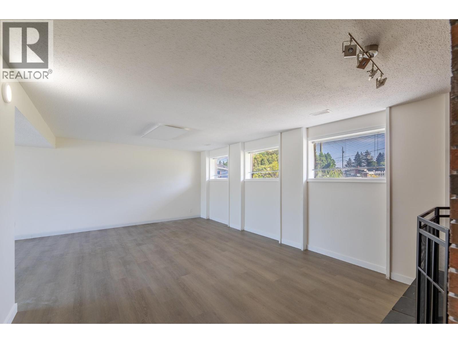 2204 BRIDGEVIEW Road - 7