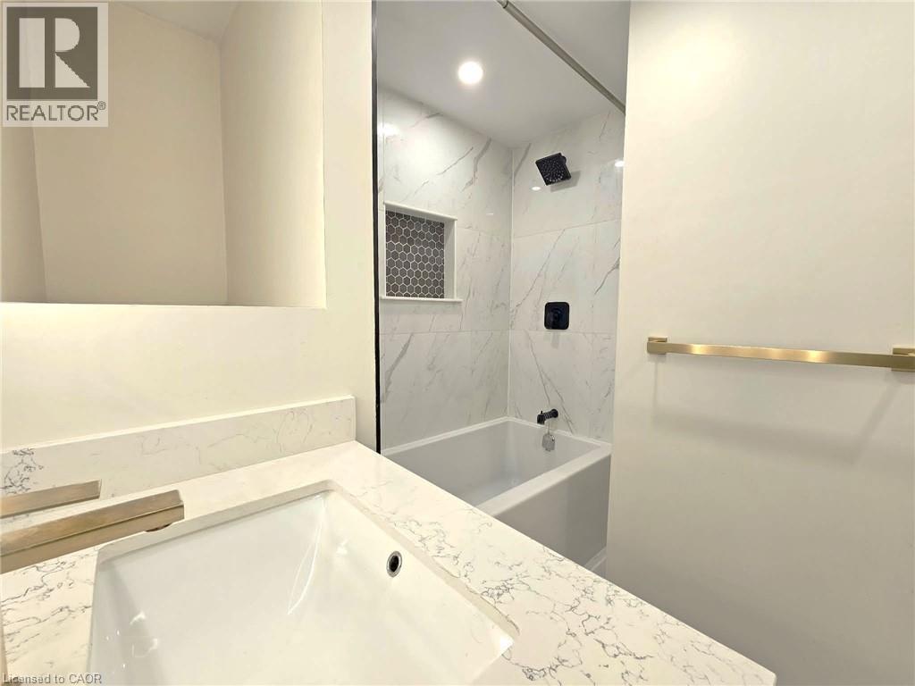 834 WESTMINSTER Drive S Unit# Main, Cambridge, Ontario, N3H1V2 — Photo 20