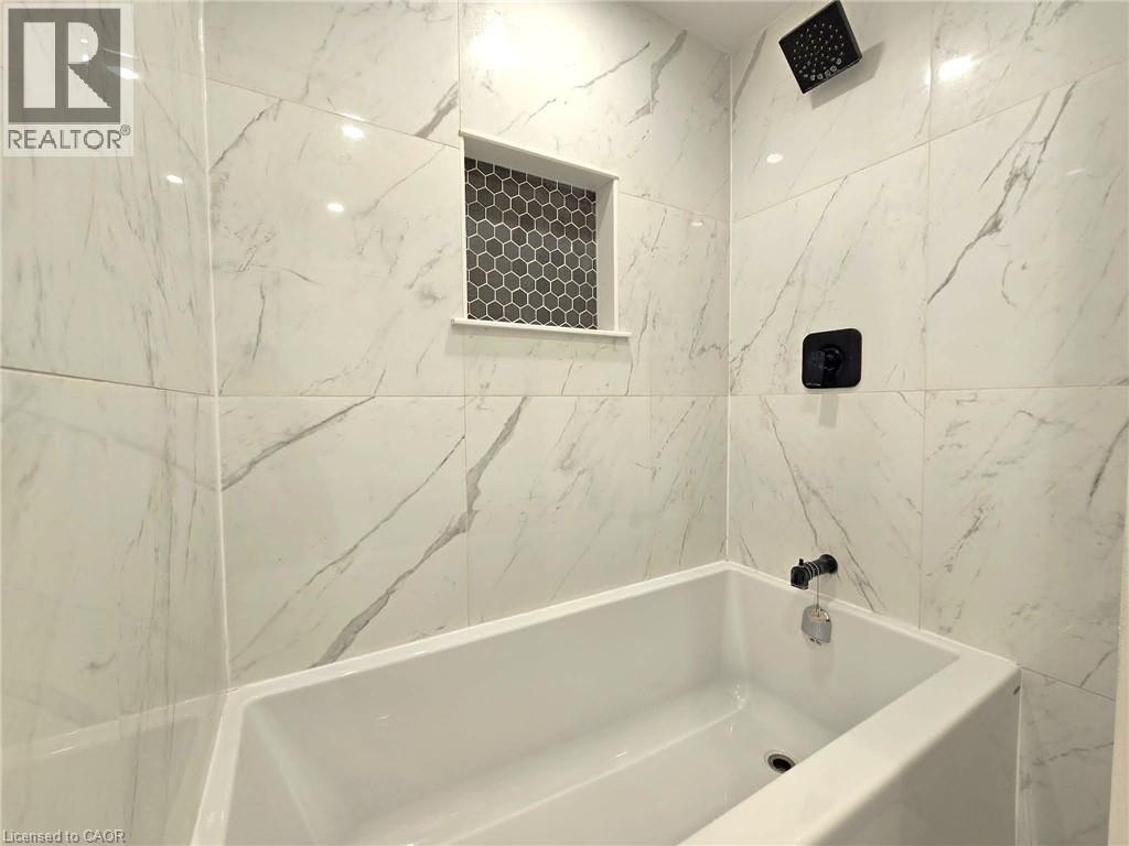 834 WESTMINSTER Drive S Unit# Main, Cambridge, Ontario, N3H1V2 — Photo 21