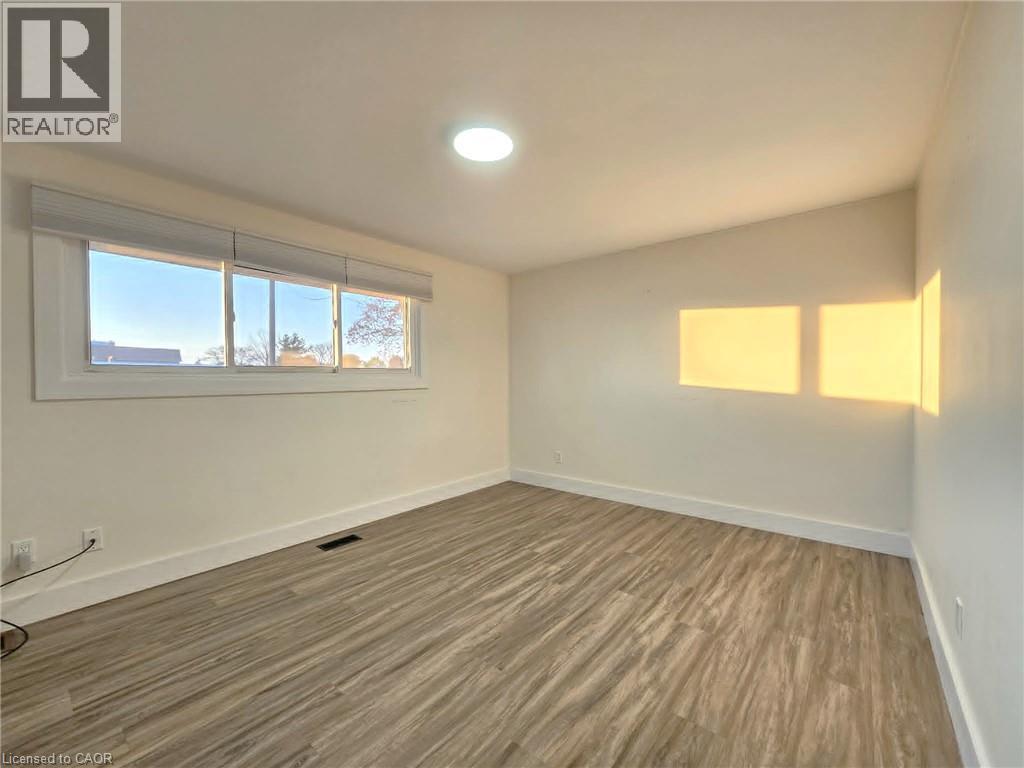 834 WESTMINSTER Drive S Unit# Main, Cambridge, Ontario, N3H1V2 — Photo 25
