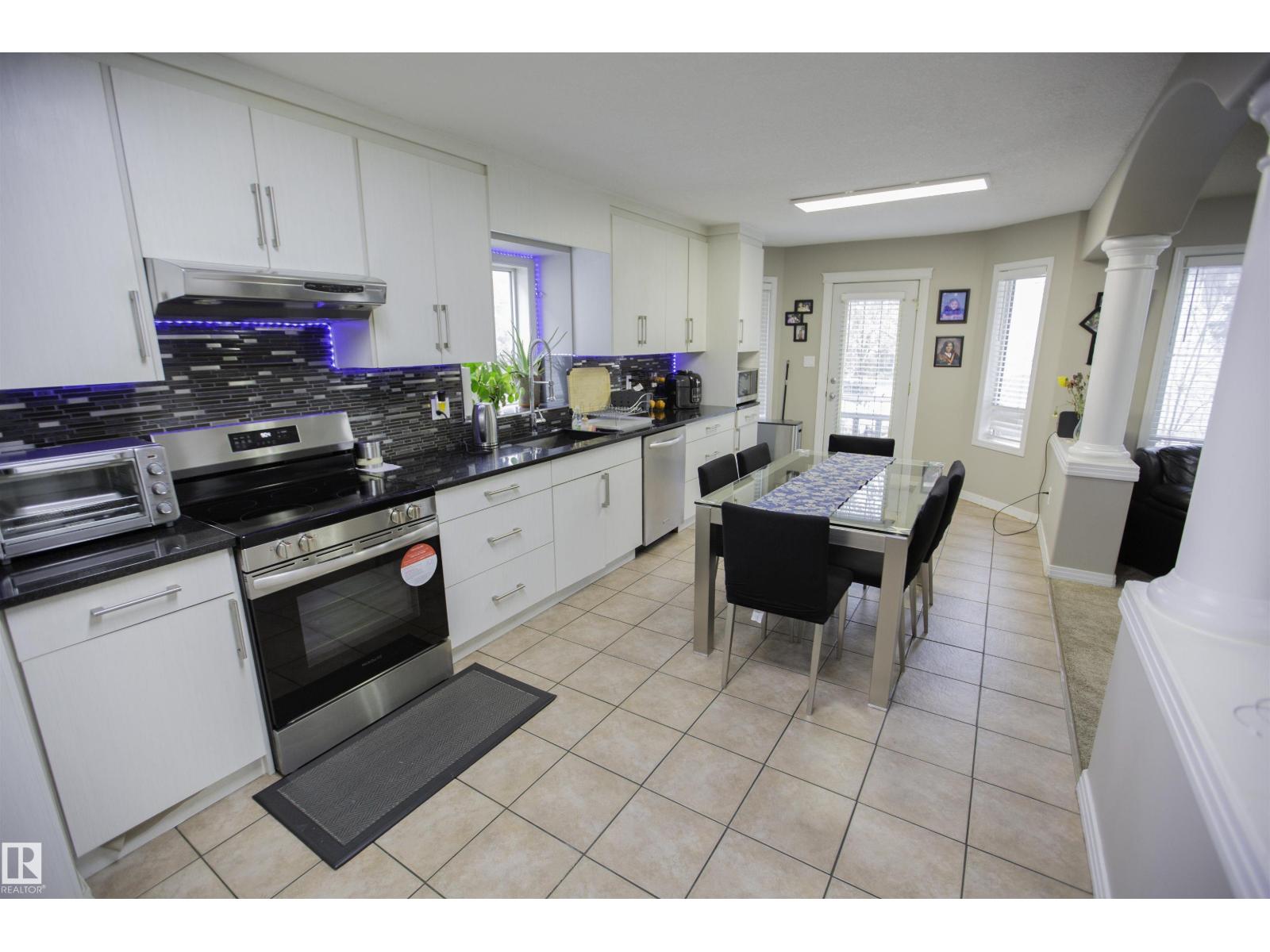 2817 40A AV NW - 9