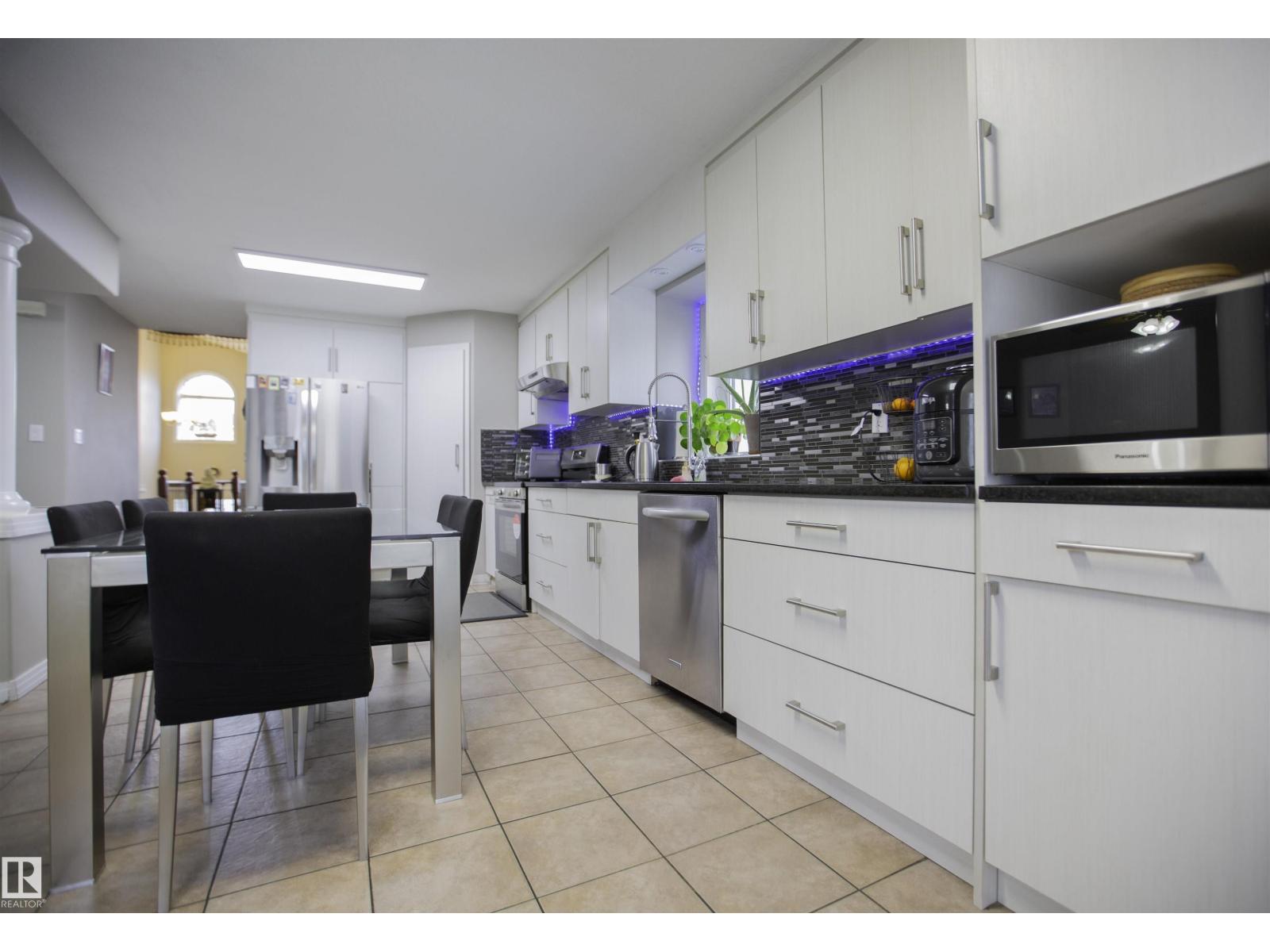 2817 40A AV NW - 15
